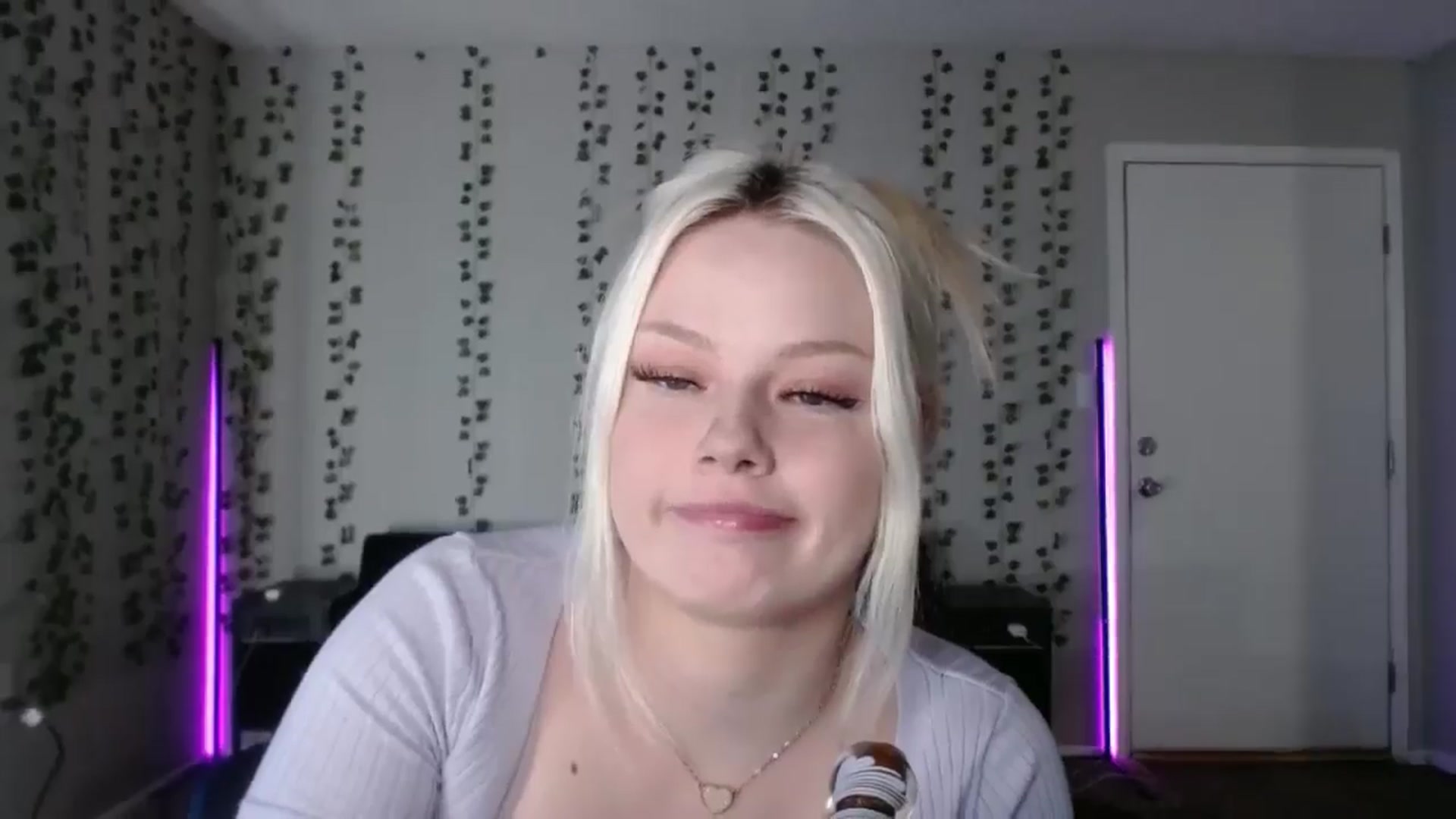 Gallery image thumbnail from milehighminx's myfreecams stream on, 04/23/2026, 16:15 image 5 of 20