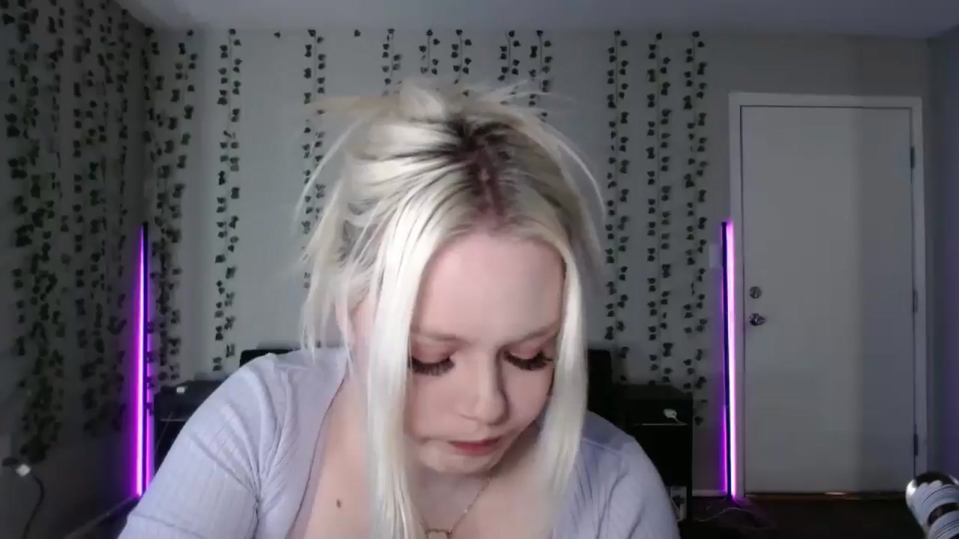 Gallery image thumbnail from milehighminx's myfreecams stream on, 04/23/2026, 16:15 image 6 of 20