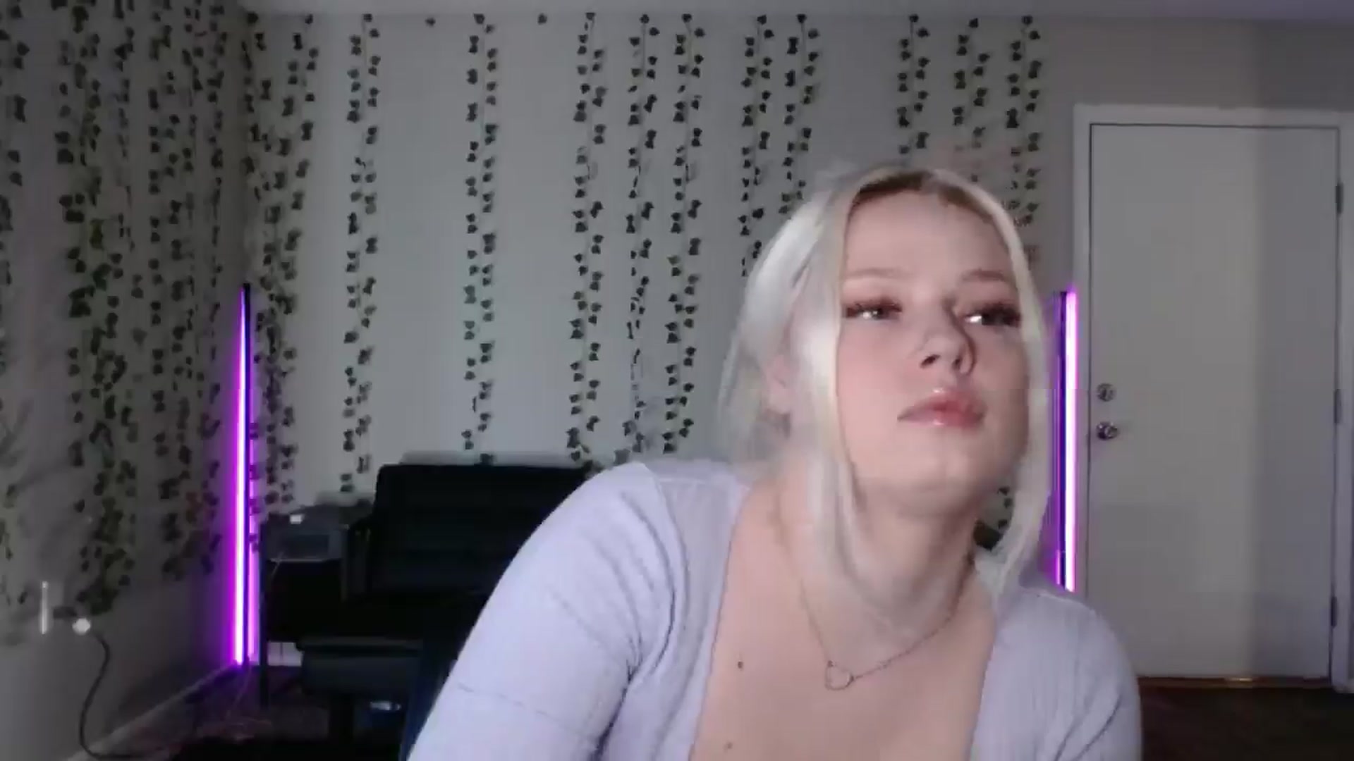Gallery image thumbnail from milehighminx's myfreecams stream on, 04/23/2026, 16:15 image 13 of 20