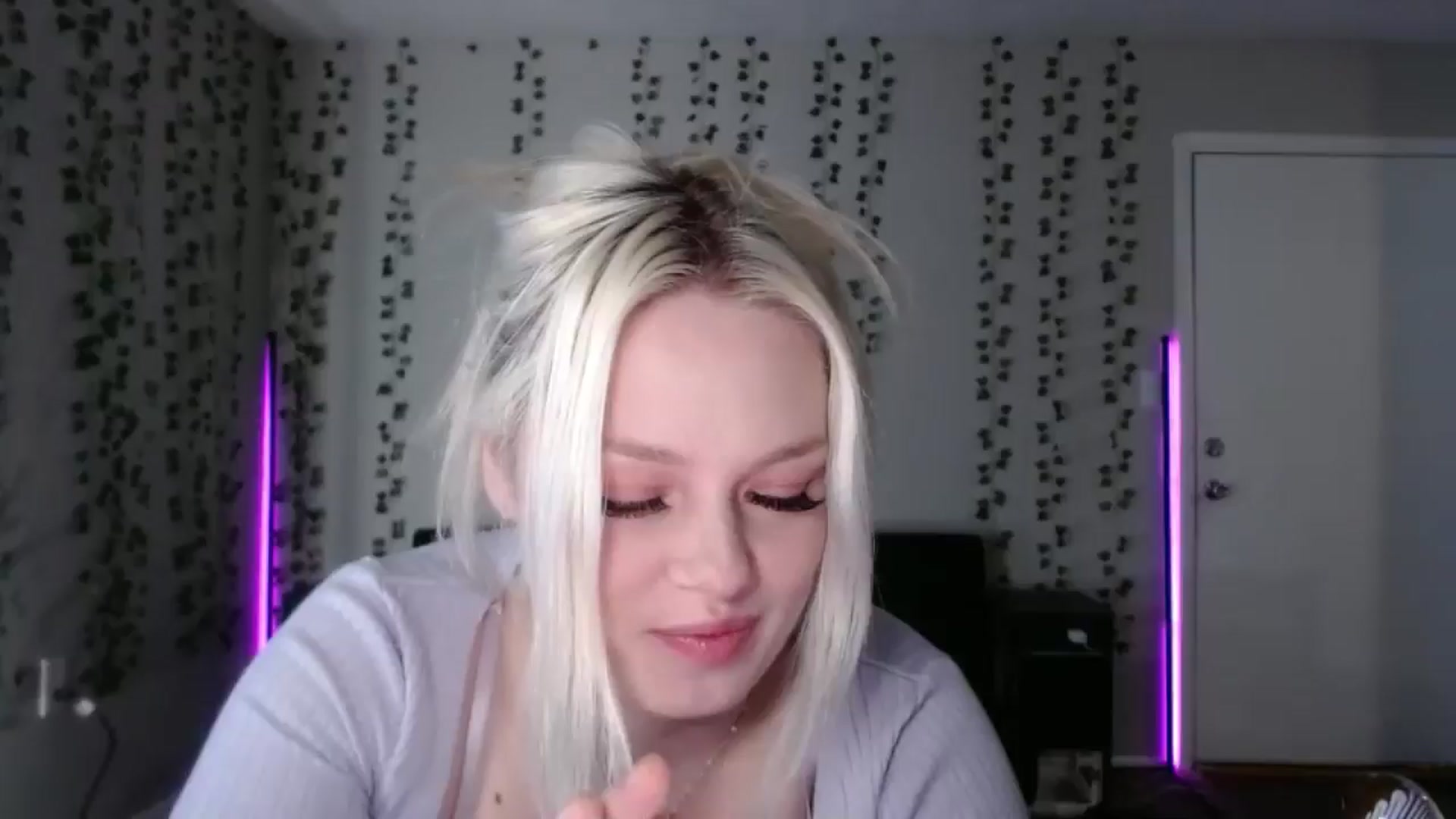 Gallery image thumbnail from milehighminx's myfreecams stream on, 04/23/2026, 16:15 image 1 of 20