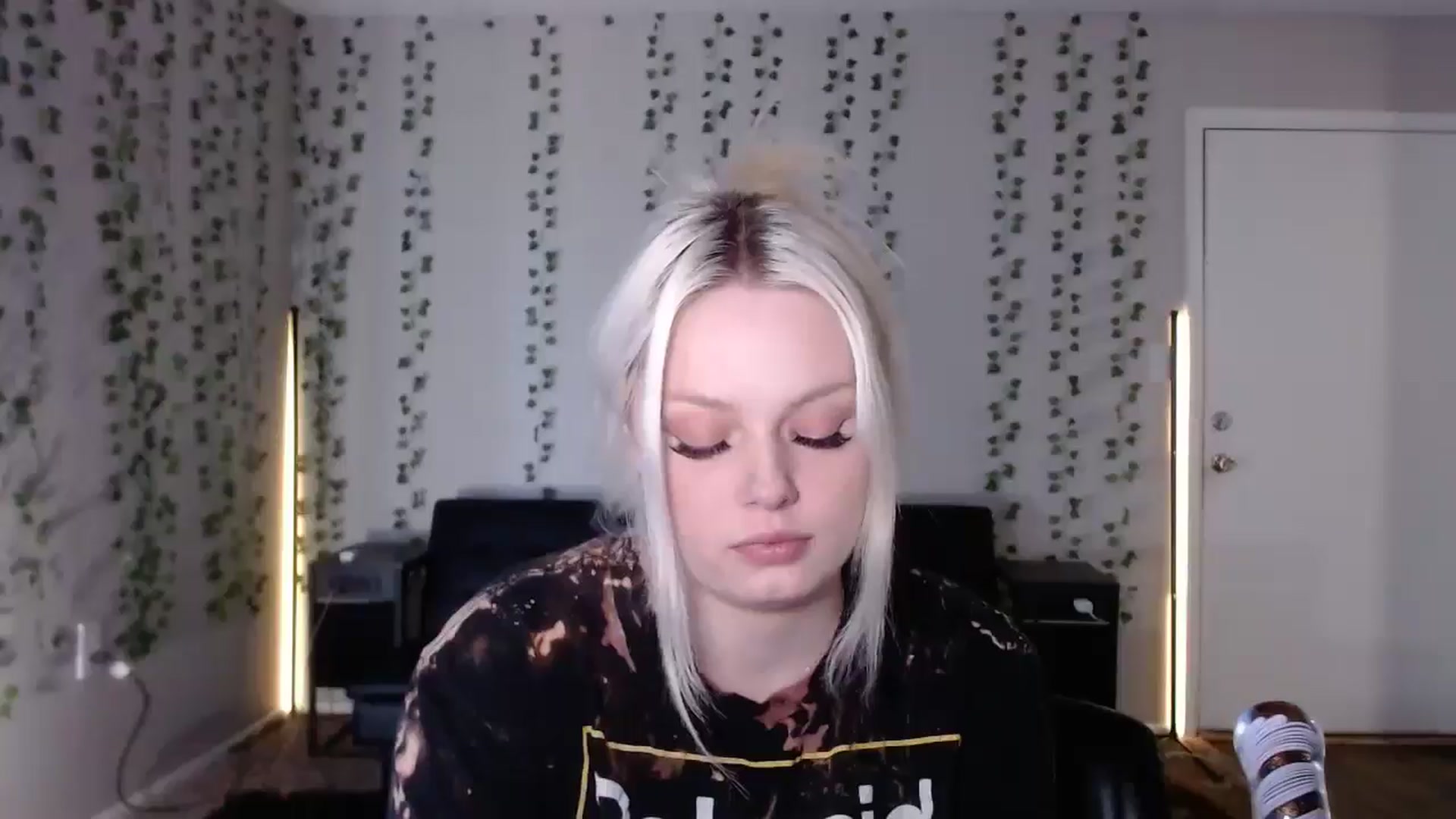Gallery image thumbnail from milehighminx's myfreecams stream on, 04/23/2026, 16:15 image 20 of 20