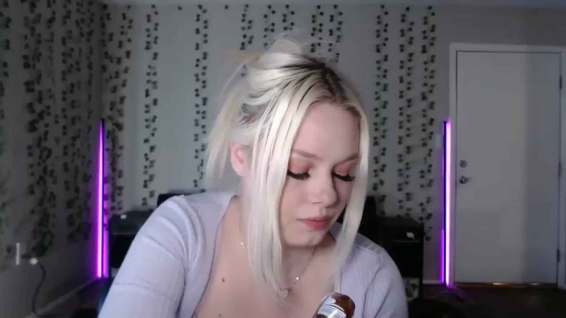 Gallery image thumbnail from milehighminx's myfreecams stream on, 04/23/2026, 16:15 image 8 of 20