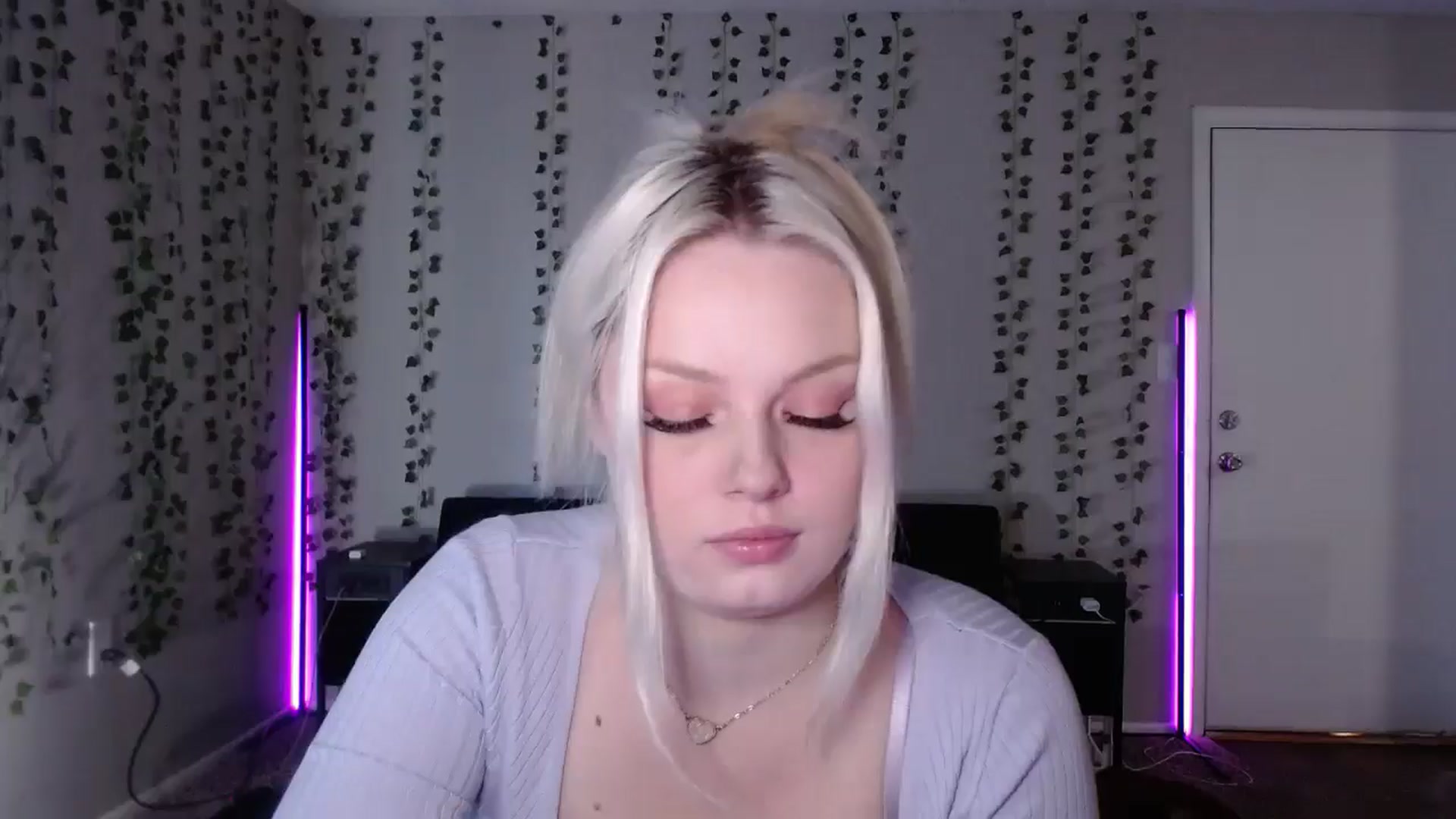 Gallery image thumbnail from milehighminx's myfreecams stream on, 04/23/2026, 16:15 image 15 of 20
