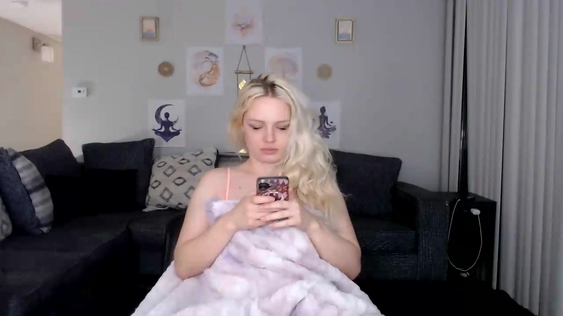 Gallery image thumbnail from milehighminx's myfreecams stream on, 08/04/2026, 12:19 image 3 of 20