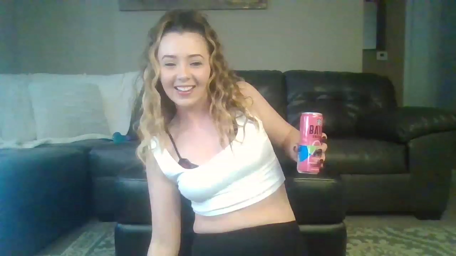 Gallery image thumbnail from mileymadness's myfreecams stream on, 02/17/2023, 18:19 image 1 of 20