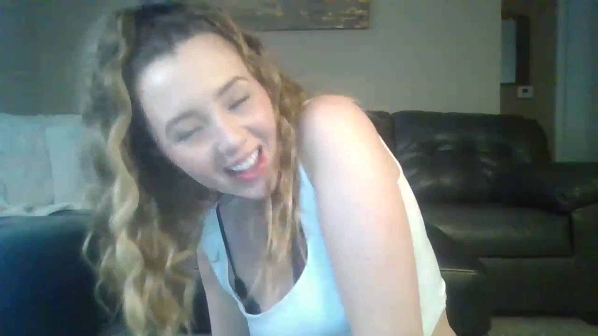 Gallery image thumbnail from mileymadness's myfreecams stream on, 02/17/2023, 19:51 image 7 of 20