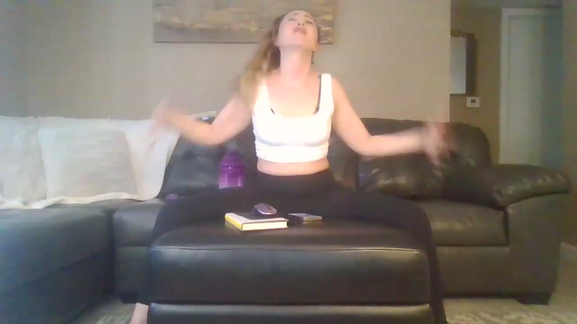 Gallery image thumbnail from mileymadness's myfreecams stream on, 02/17/2023, 19:51 image 17 of 20