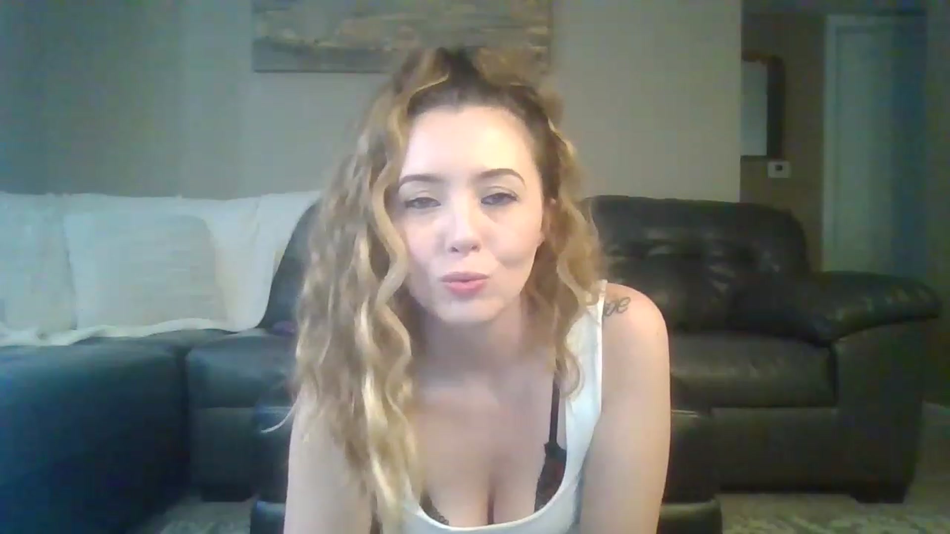 Gallery image thumbnail from mileymadness's myfreecams stream on, 02/17/2023, 19:51 image 19 of 20