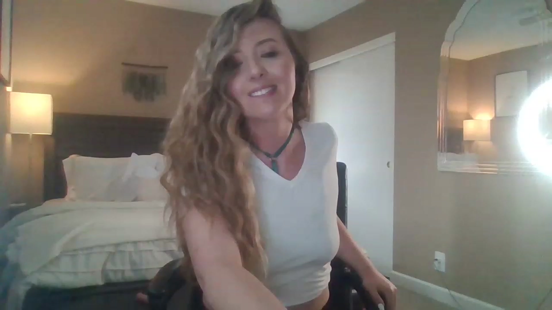 Gallery image thumbnail from mileymadness's myfreecams stream on, 02/22/2023, 19:28 image 11 of 20