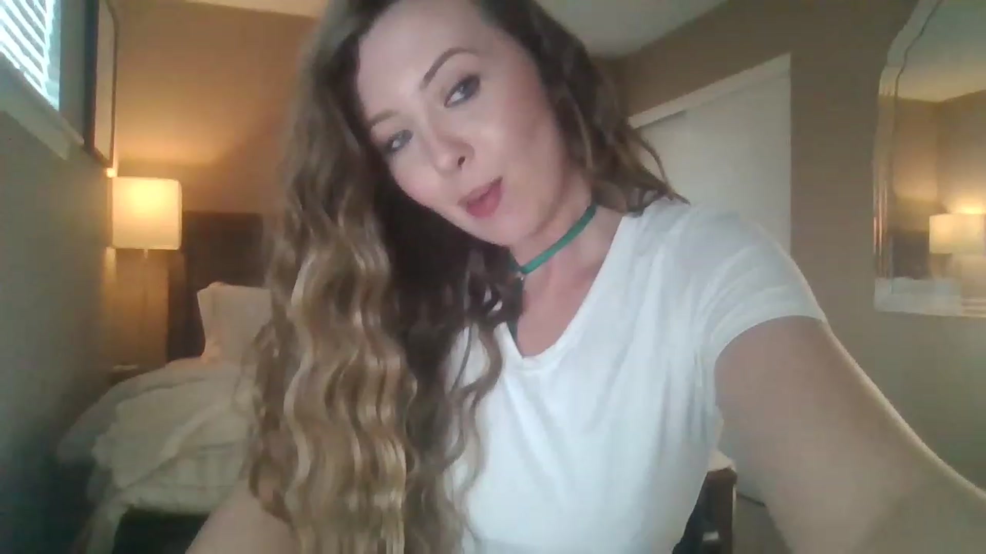 Gallery image thumbnail from mileymadness's myfreecams stream on, 02/22/2023, 19:28 image 19 of 20