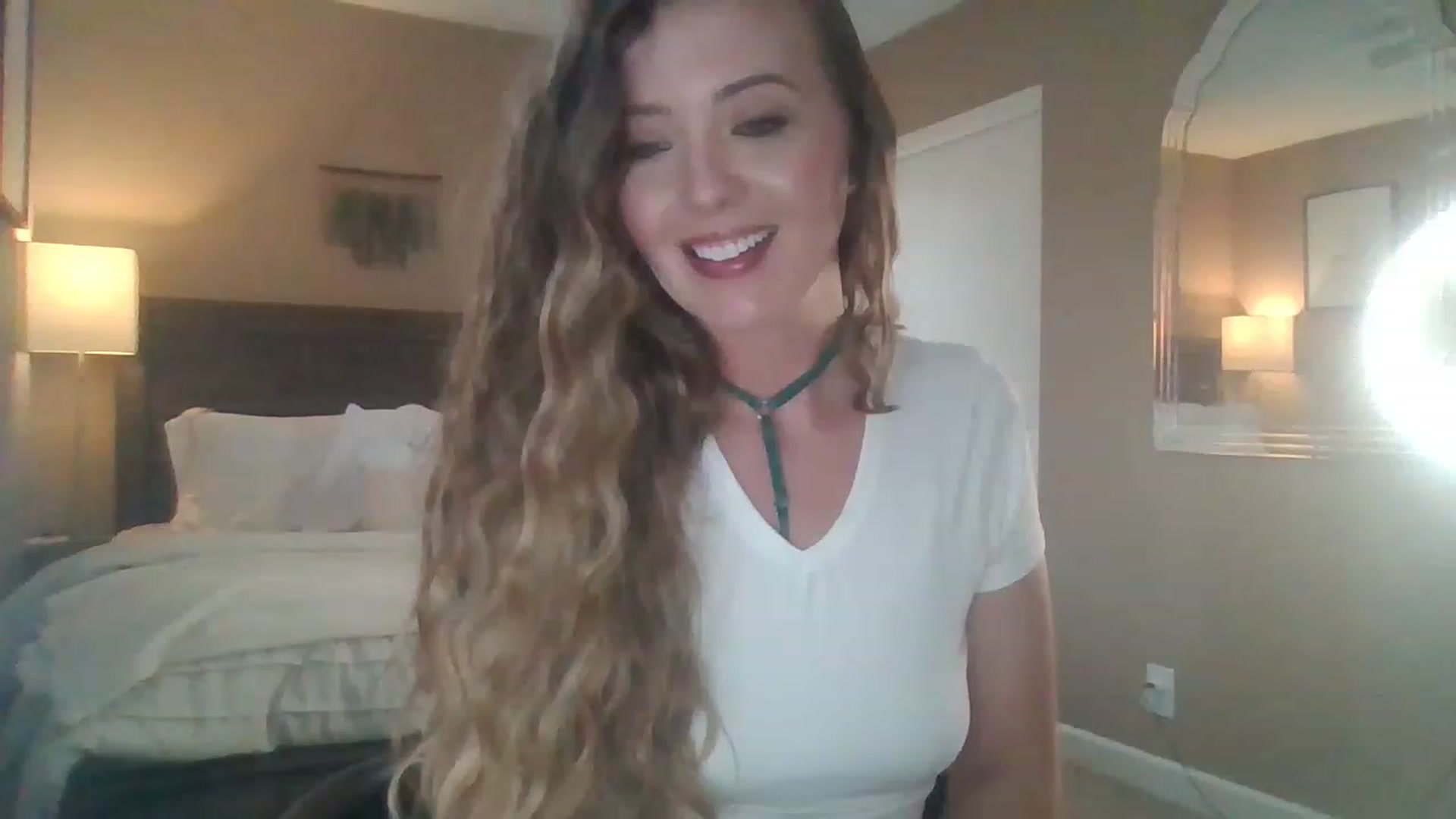Gallery image thumbnail from mileymadness's myfreecams stream on, 02/22/2023, 19:28 image 15 of 20