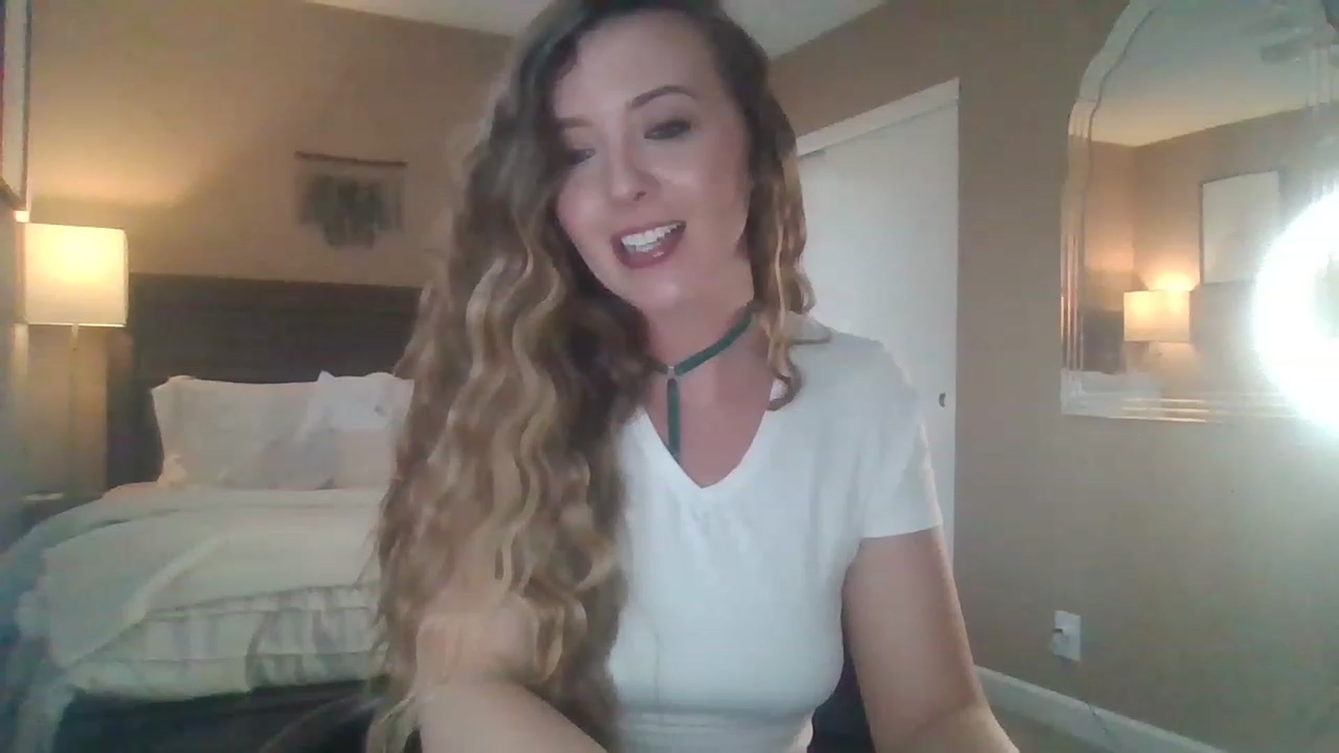 Gallery image thumbnail from mileymadness's myfreecams stream on, 02/22/2023, 19:28 image 16 of 20