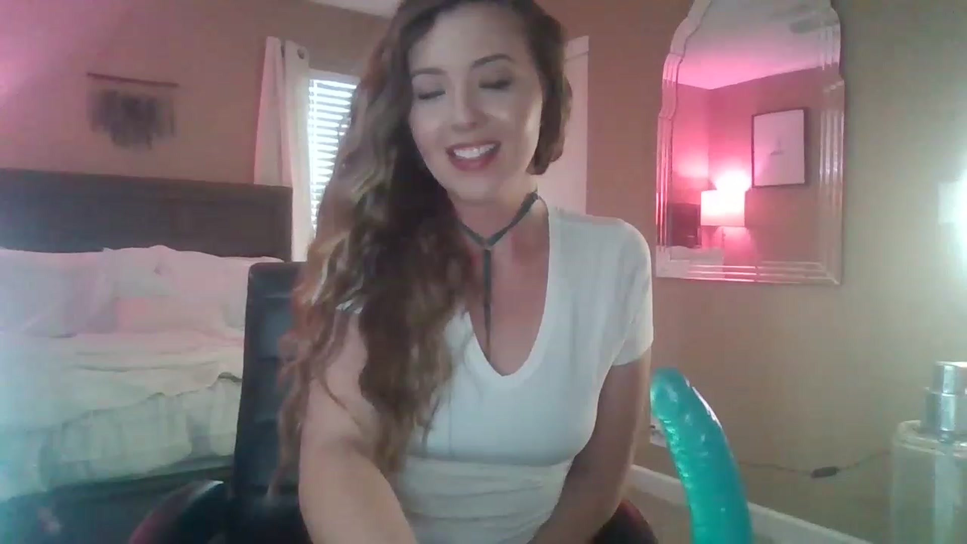 Gallery image thumbnail from mileymadness's myfreecams stream on, 02/22/2023, 21:07 image 17 of 20