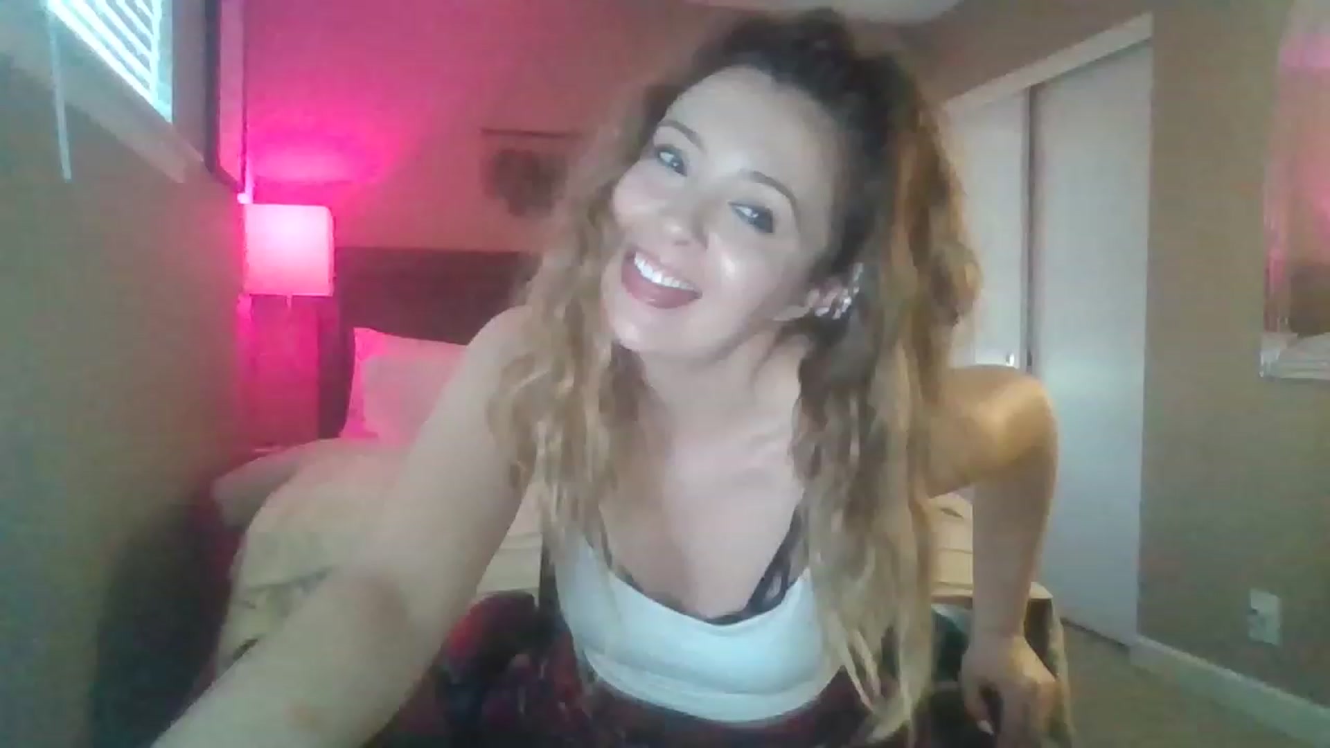 Gallery image thumbnail from mileymadness's myfreecams stream on, 02/23/2023, 19:14 image 11 of 20