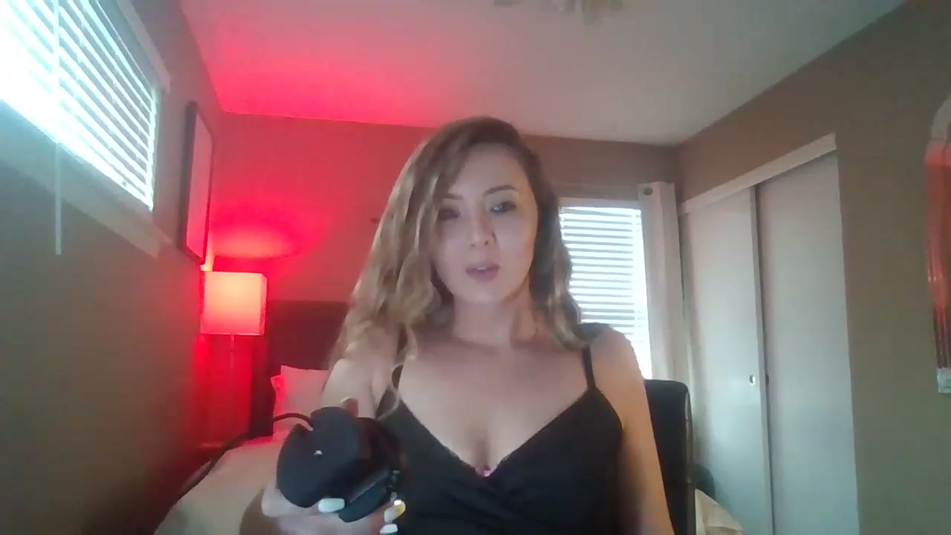 Gallery image thumbnail from mileymadness's myfreecams stream on, 03/13/2023, 18:23 image 6 of 20
