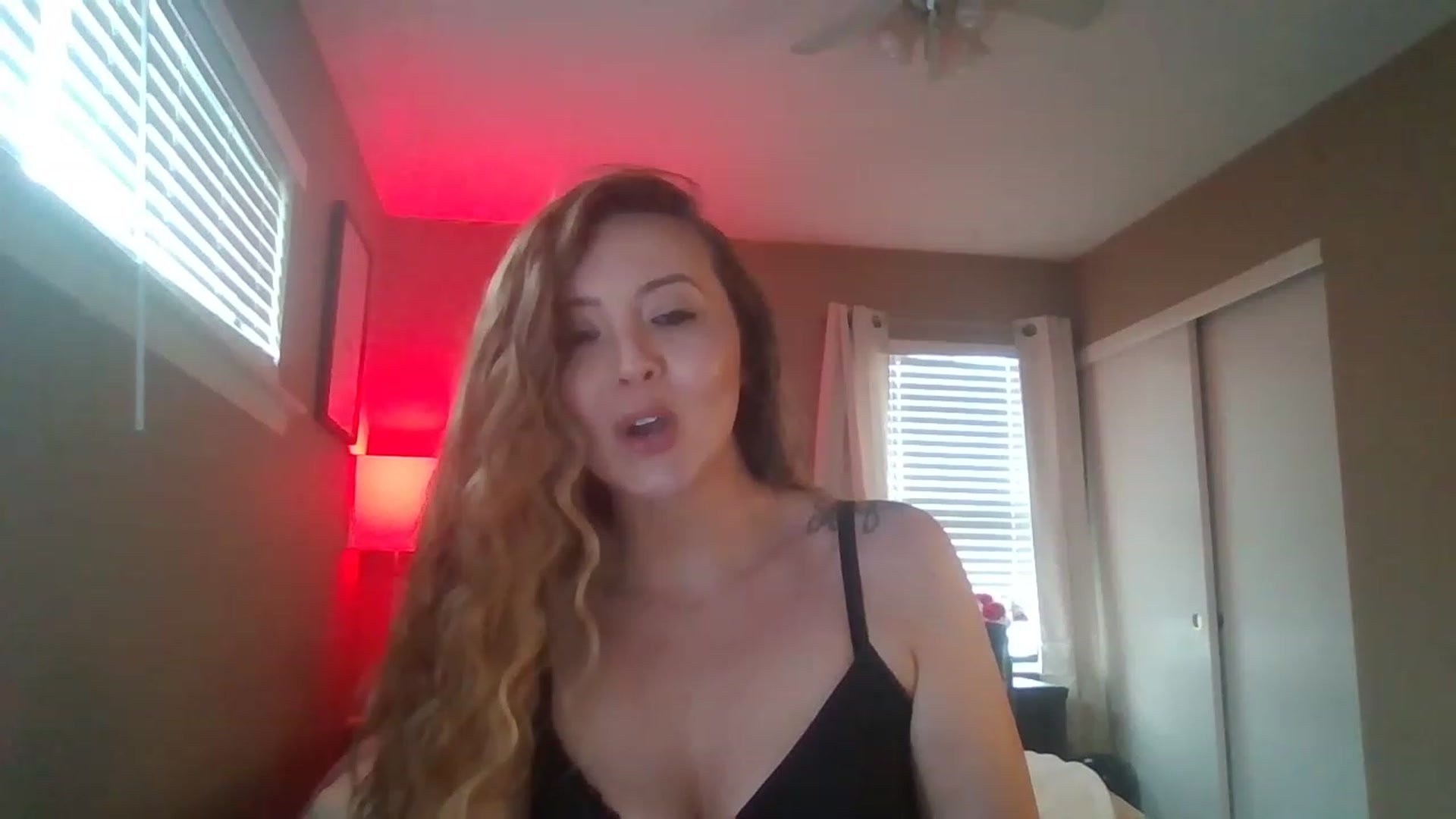 Gallery image thumbnail from mileymadness's myfreecams stream on, 03/13/2023, 18:23 image 15 of 20