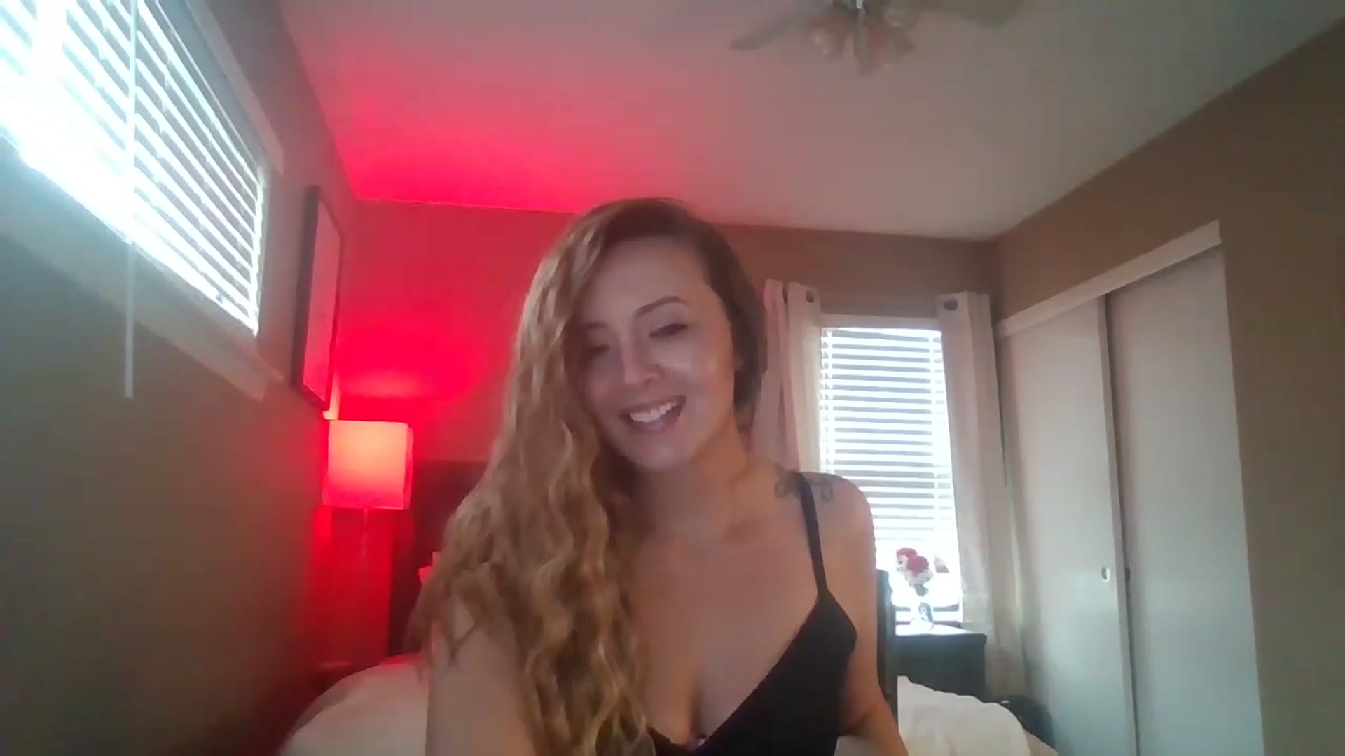 Gallery image thumbnail from mileymadness's myfreecams stream on, 03/13/2023, 18:23 image 20 of 20