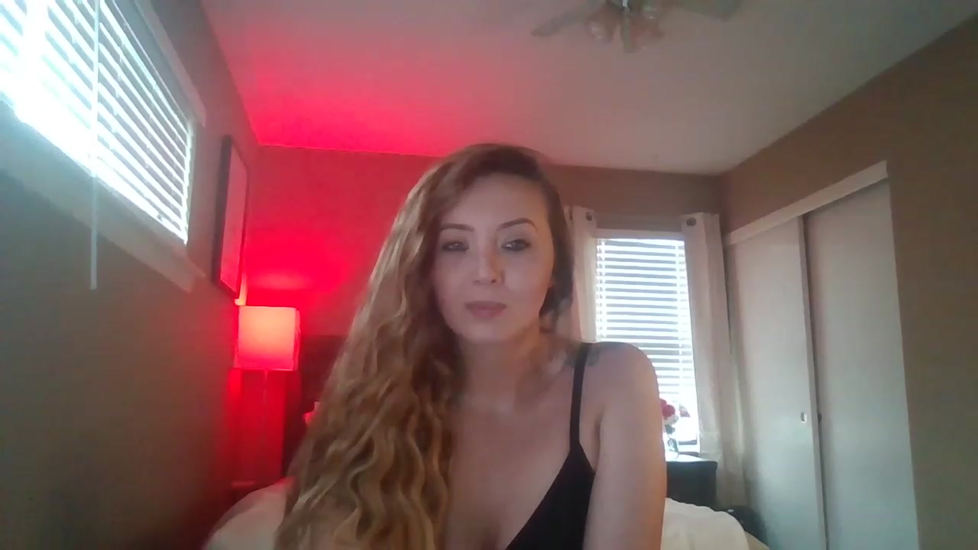 Gallery image thumbnail from mileymadness's myfreecams stream on, 03/13/2023, 18:23 image 17 of 20