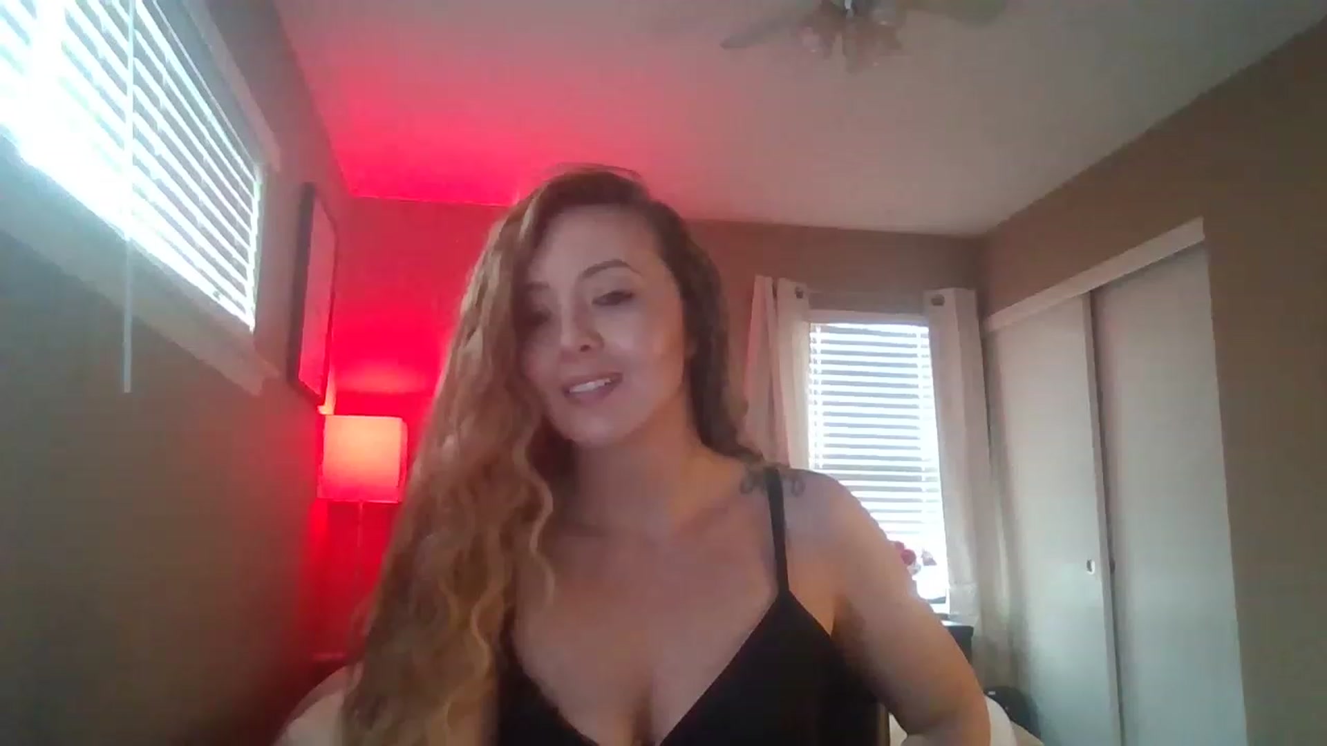 Gallery image thumbnail from mileymadness's myfreecams stream on, 03/13/2023, 18:23 image 16 of 20