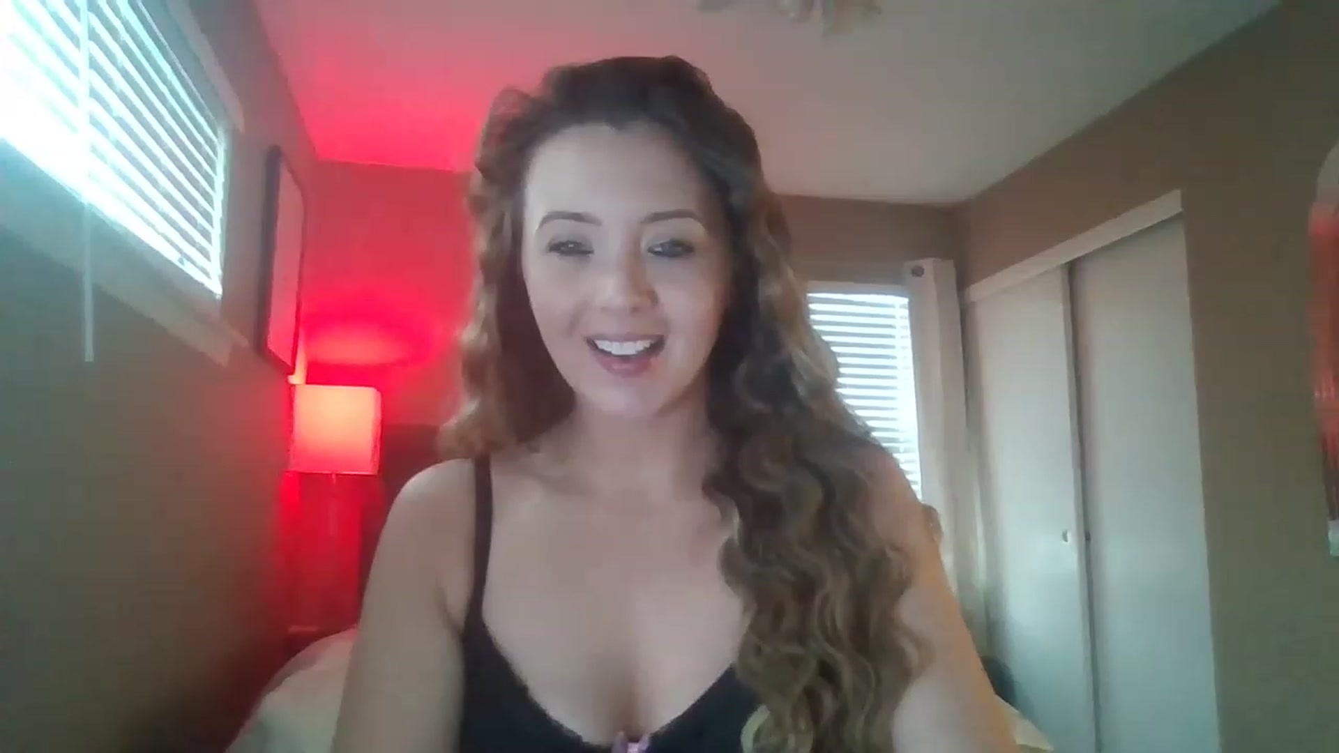 Gallery image thumbnail from mileymadness's myfreecams stream on, 03/13/2023, 18:23 image 8 of 20