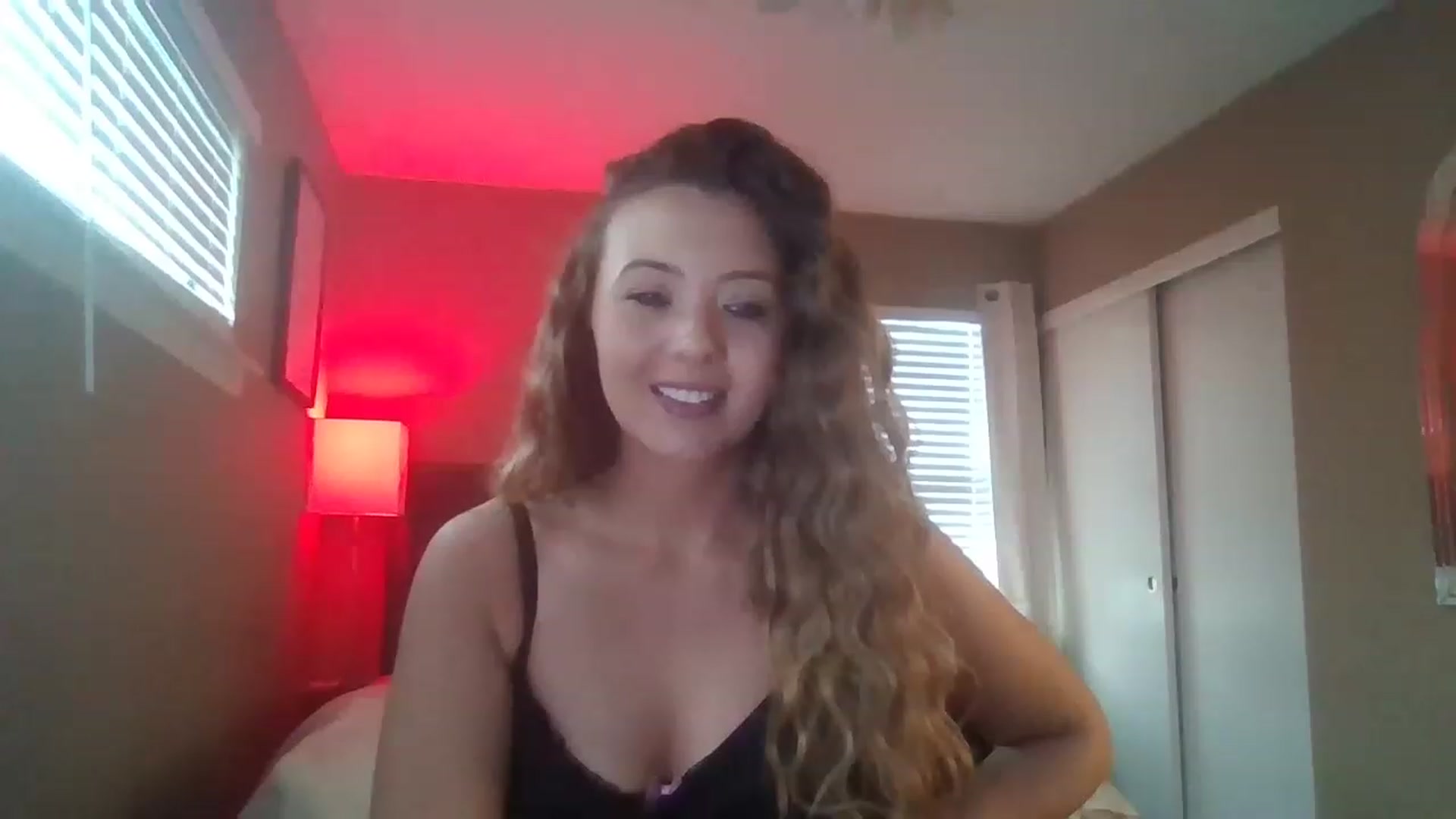 Gallery image thumbnail from mileymadness's myfreecams stream on, 03/13/2023, 18:23 image 7 of 20
