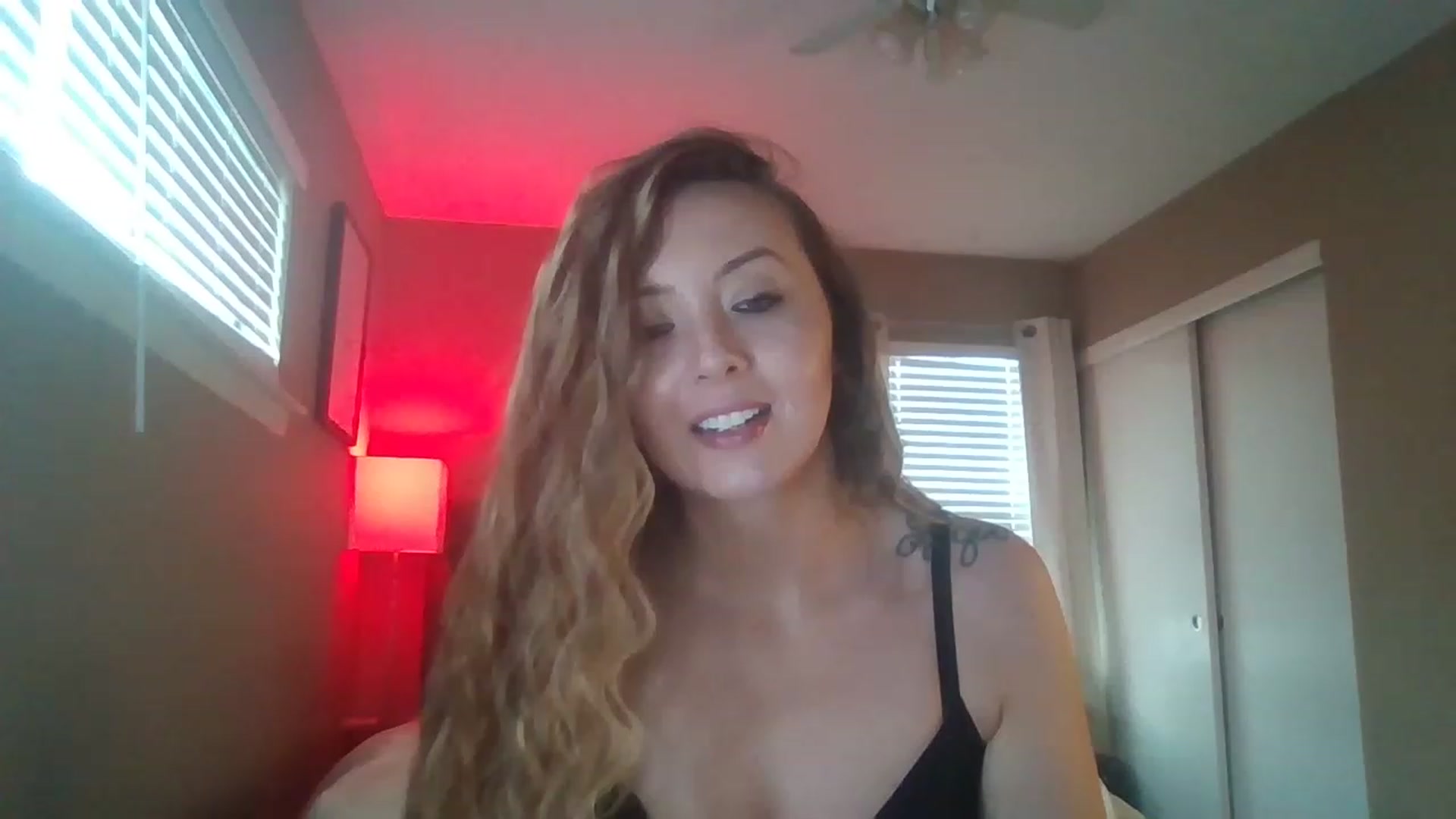 Gallery image thumbnail from mileymadness's myfreecams stream on, 03/13/2023, 18:23 image 12 of 20
