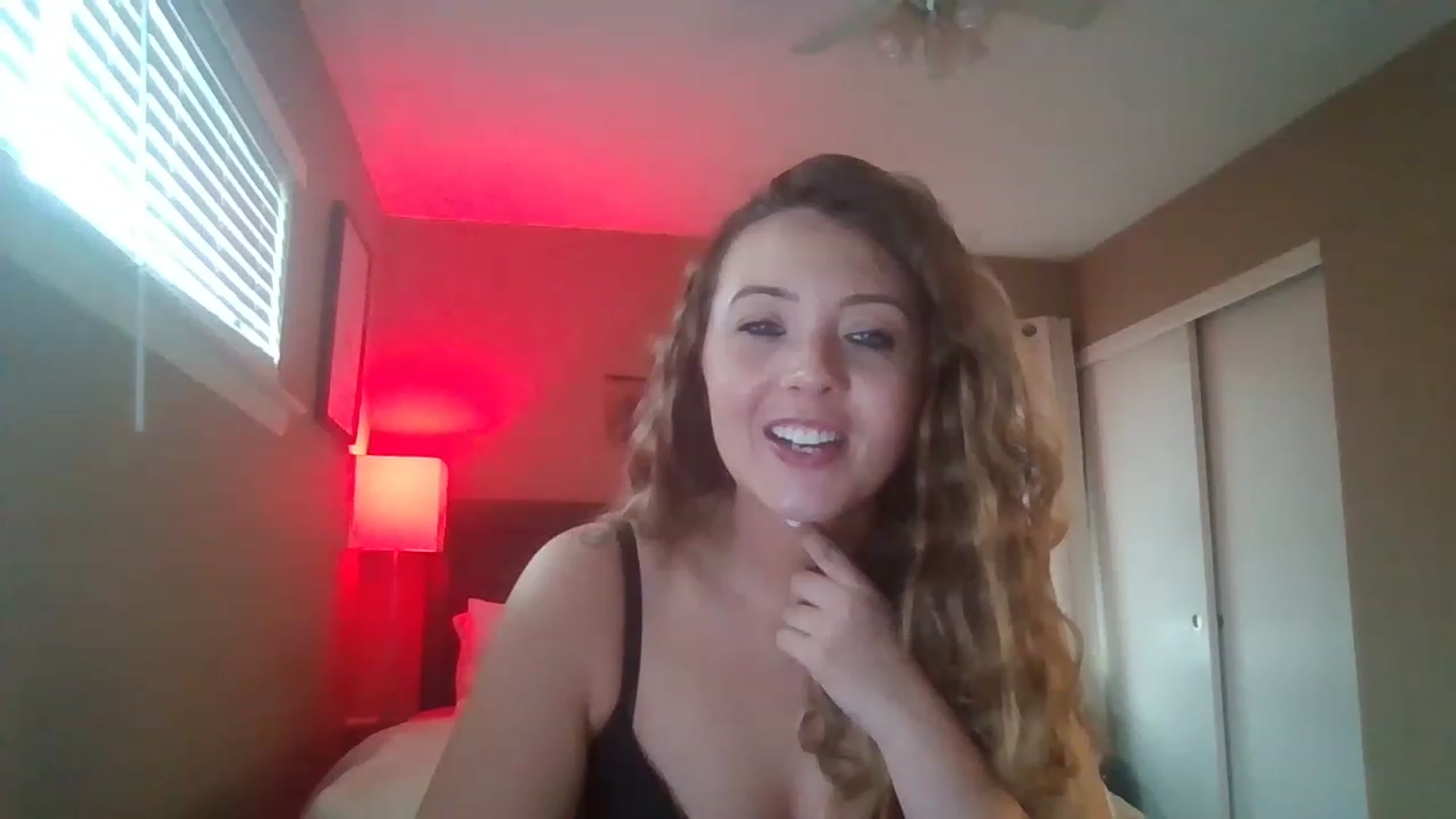 Gallery image thumbnail from mileymadness's myfreecams stream on, 03/13/2023, 18:23 image 14 of 20