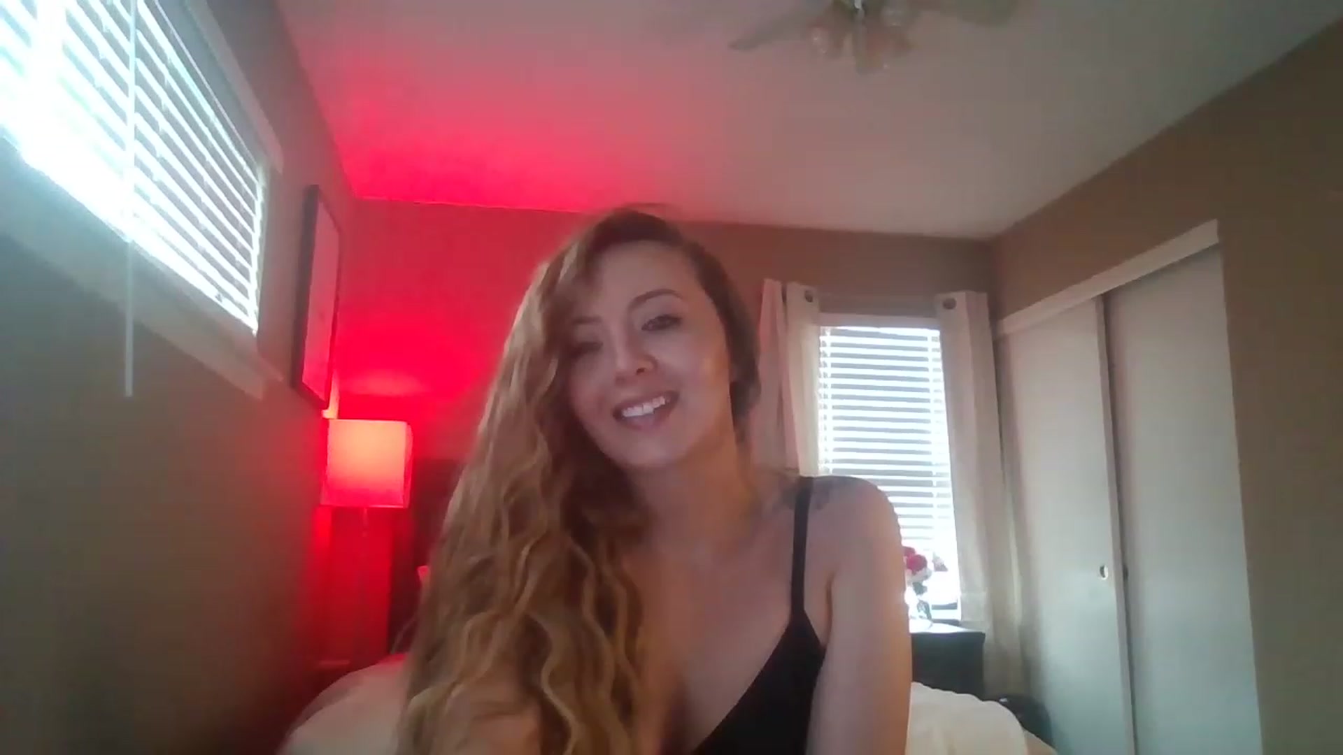 Gallery image thumbnail from mileymadness's myfreecams stream on, 03/13/2023, 18:23 image 18 of 20