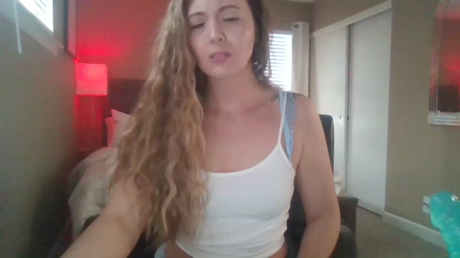 Gallery image thumbnail from mileymadness's myfreecams stream on, 03/15/2023, 19:40 image 1 of 20