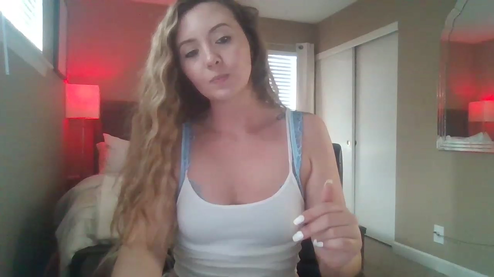 Gallery image thumbnail from mileymadness's myfreecams stream on, 03/15/2023, 19:40 image 17 of 20