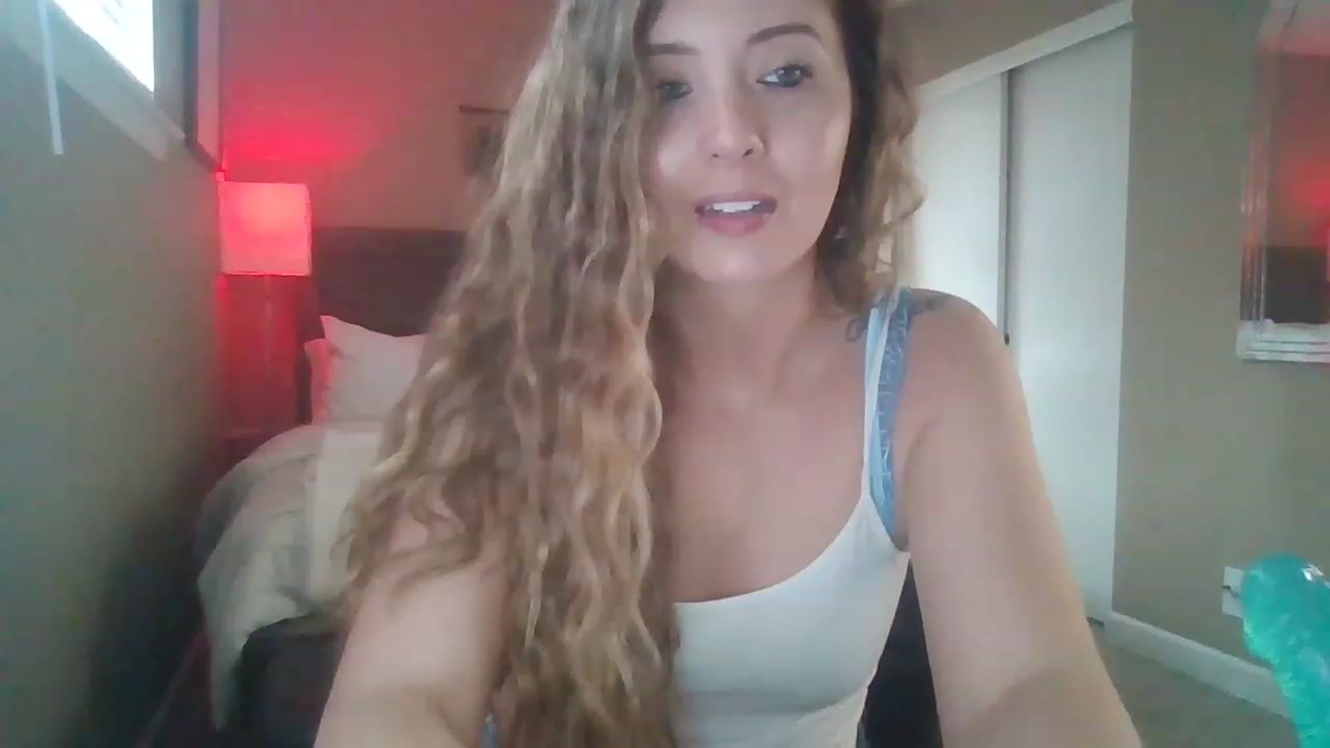 Gallery image thumbnail from mileymadness's myfreecams stream on, 03/15/2023, 19:40 image 2 of 20