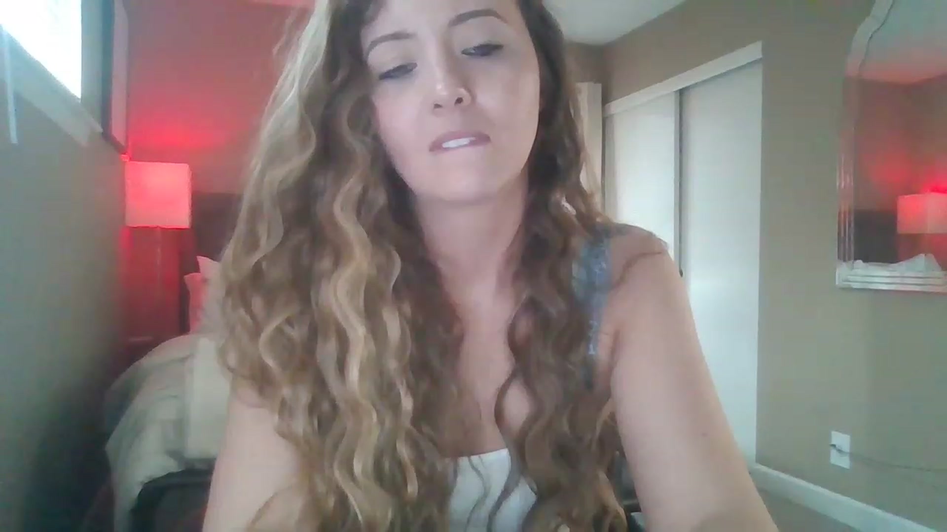 Gallery image thumbnail from mileymadness's myfreecams stream on, 03/15/2023, 19:40 image 13 of 20