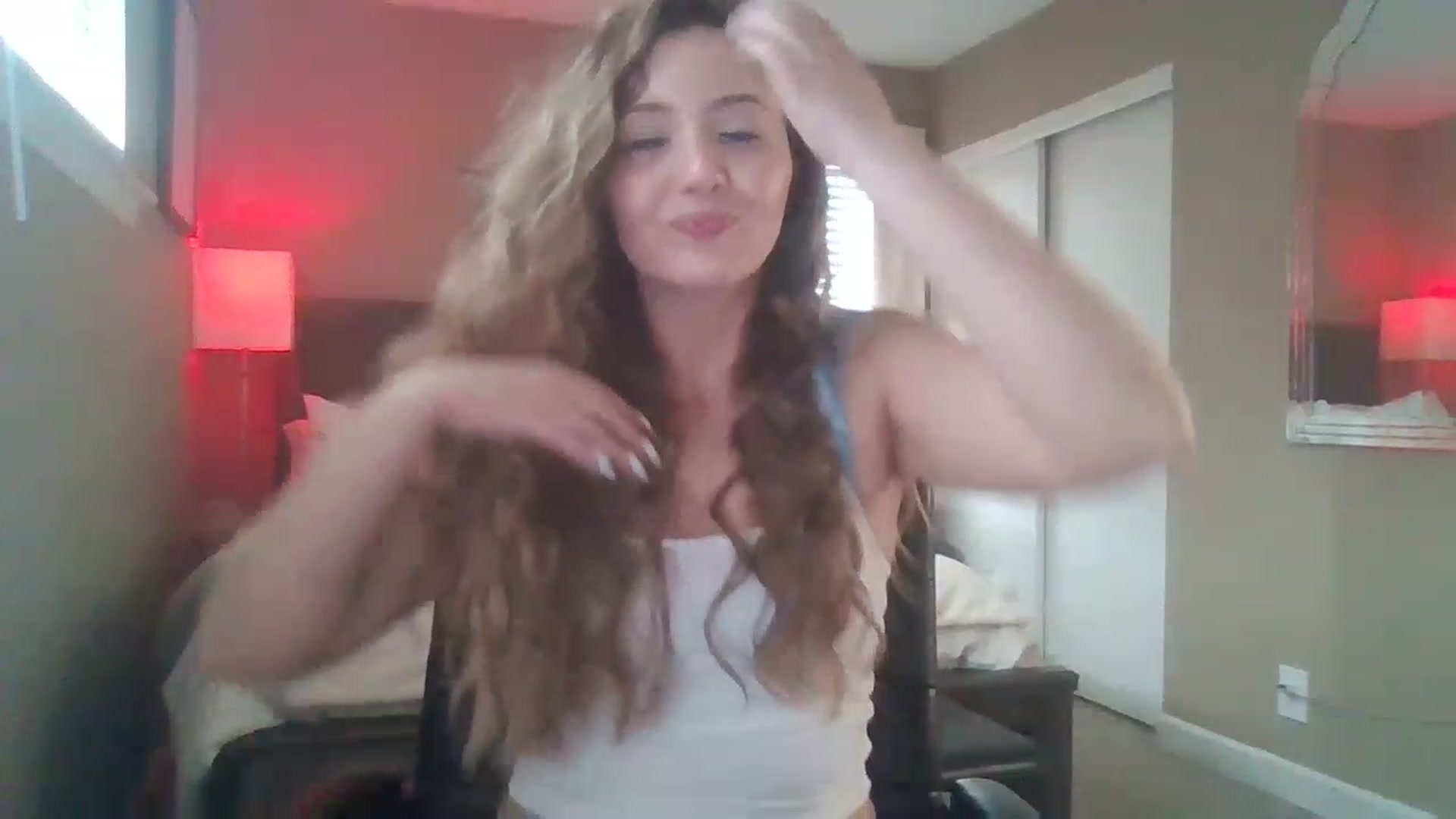 Gallery image thumbnail from mileymadness's myfreecams stream on, 03/15/2023, 19:40 image 14 of 20