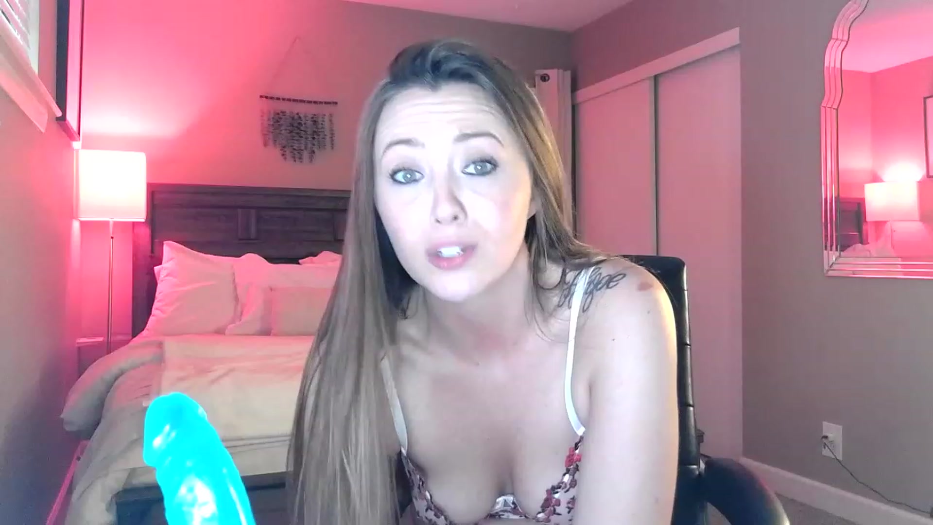 Gallery image thumbnail from mileymadness's myfreecams stream on, 03/16/2023, 20:01 image 19 of 20