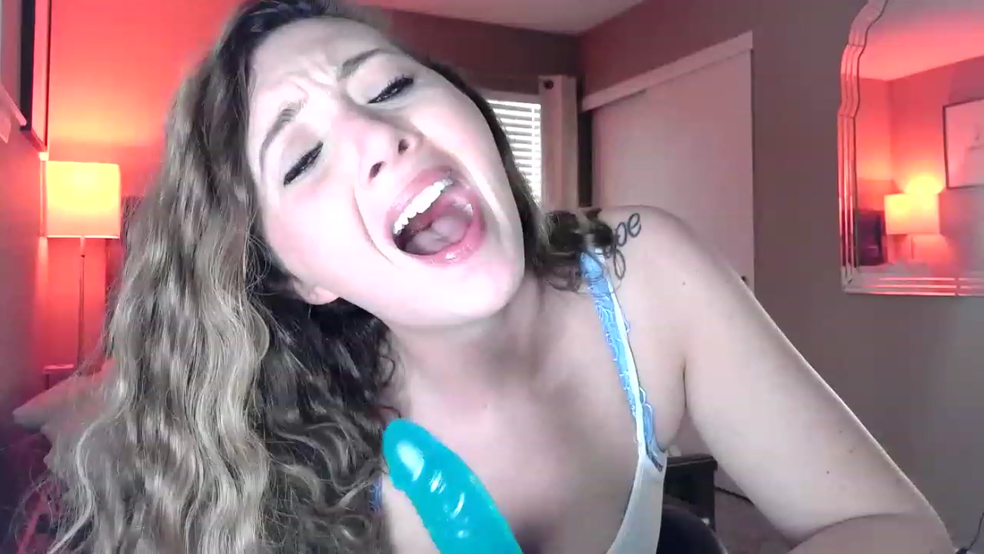 Gallery image thumbnail from mileymadness's myfreecams stream on, 03/21/2023, 20:21 image 9 of 20