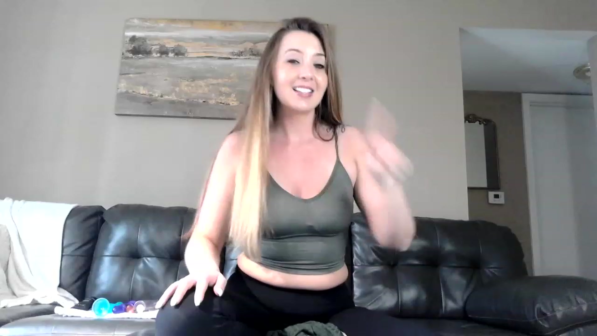 Gallery image thumbnail from mileymadness's myfreecams stream on, 03/23/2023, 19:15 image 10 of 20