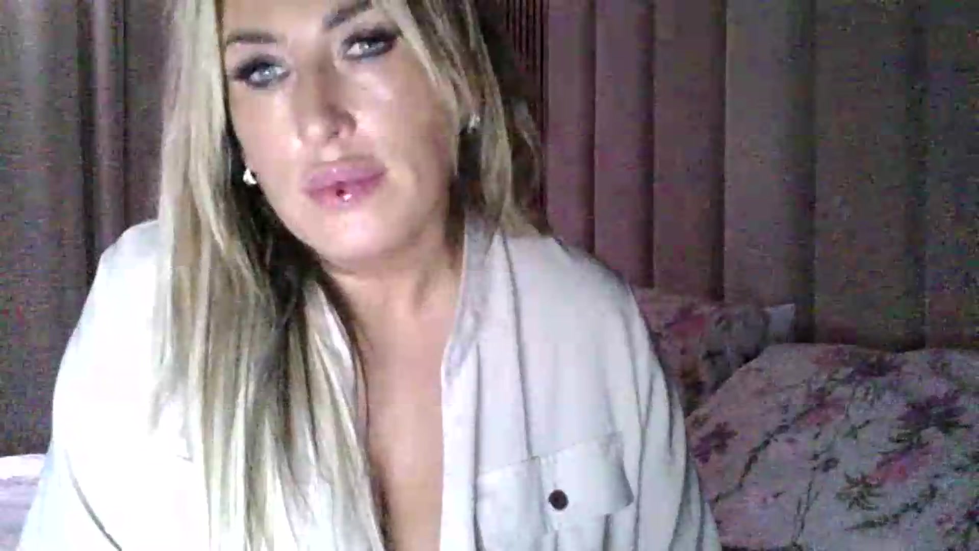 Gallery image thumbnail from milf43lisa's myfreecams stream on, 08/16/2026, 09:07 image 3 of 20