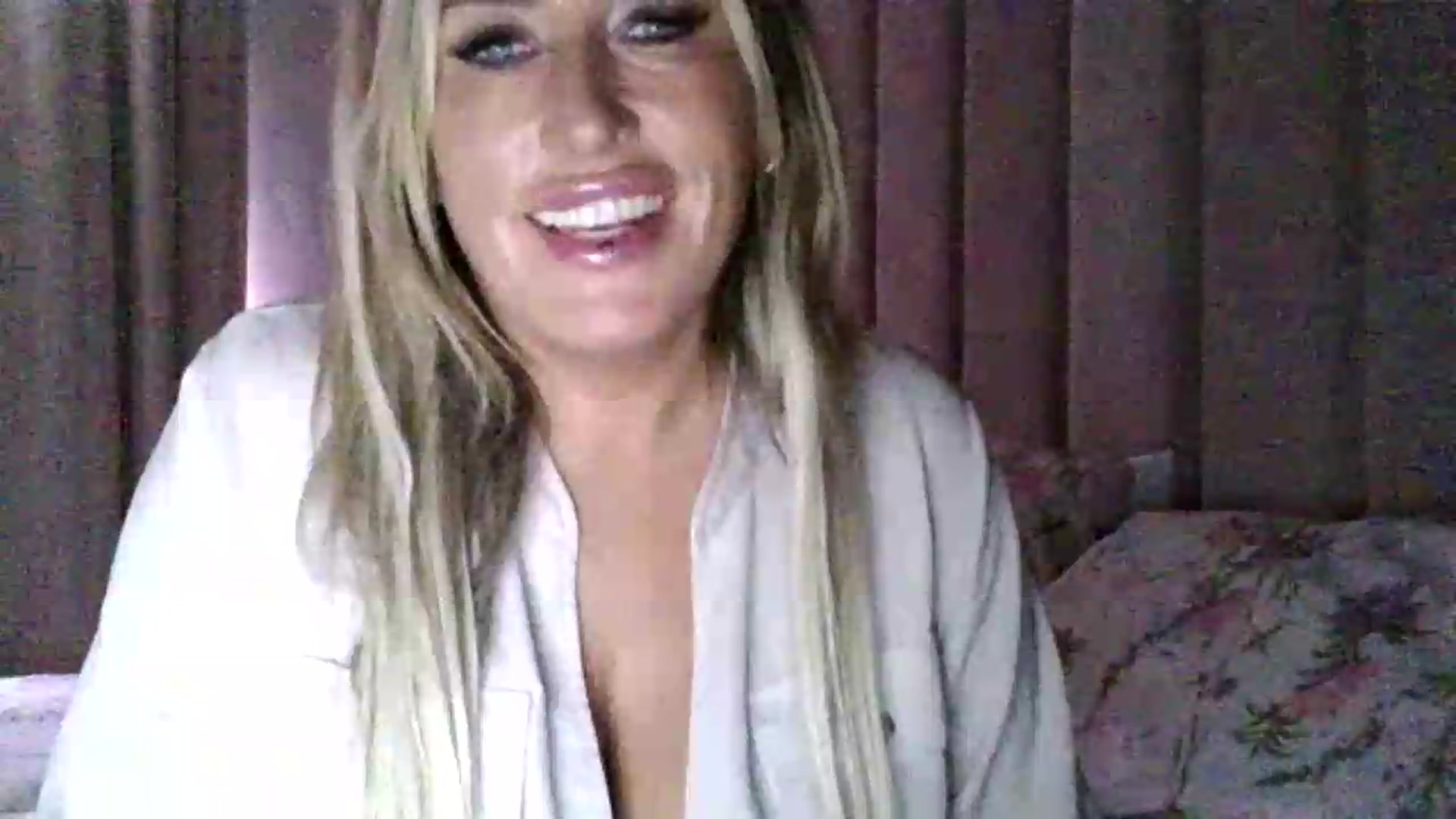 Gallery image thumbnail from milf43lisa's myfreecams stream on, 08/16/2026, 09:07 image 16 of 20
