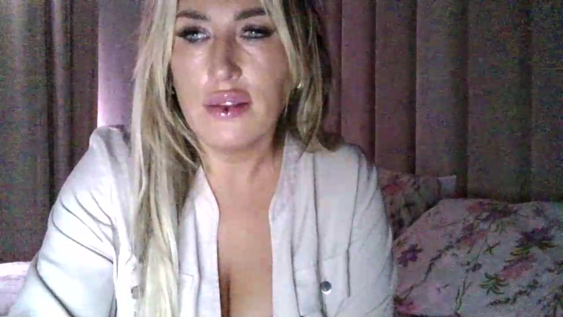 Gallery image thumbnail from milf43lisa's myfreecams stream on, 08/16/2026, 09:07 image 6 of 20