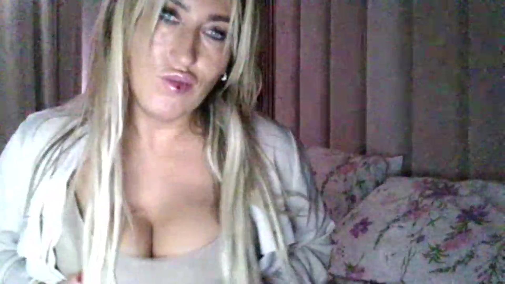 Gallery image thumbnail from milf43lisa's myfreecams stream on, 08/16/2026, 09:24 image 18 of 20