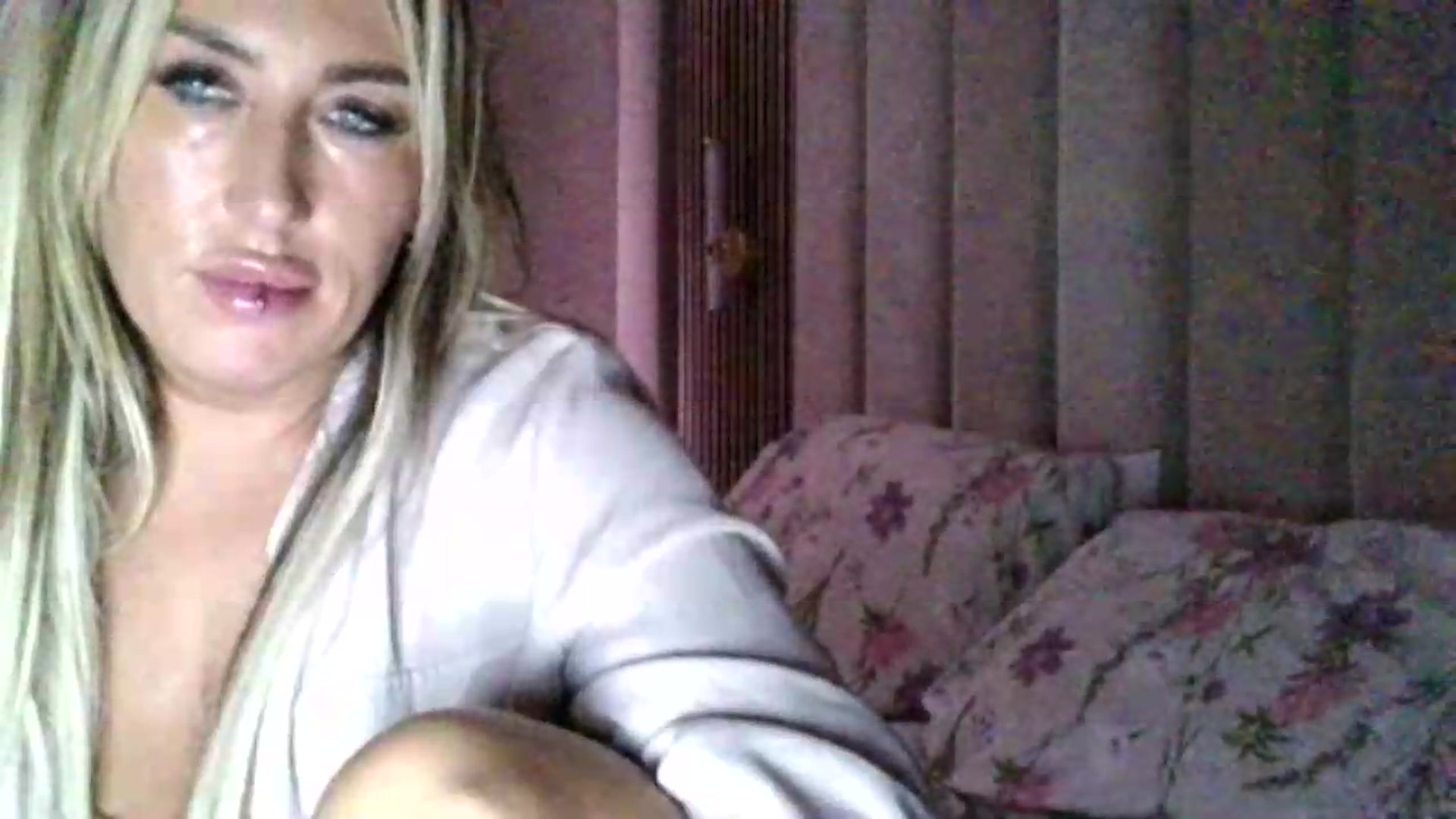 Gallery image thumbnail from milf43lisa's myfreecams stream on, 08/16/2026, 09:24 image 12 of 20