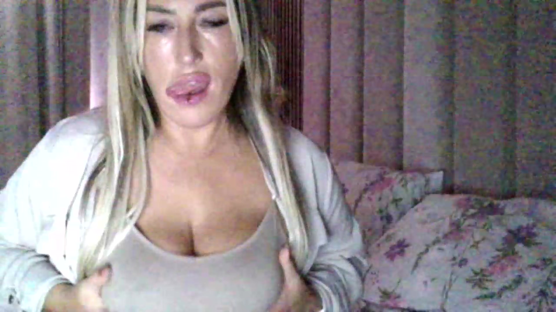 Gallery image thumbnail from milf43lisa's myfreecams stream on, 08/16/2026, 09:24 image 19 of 20
