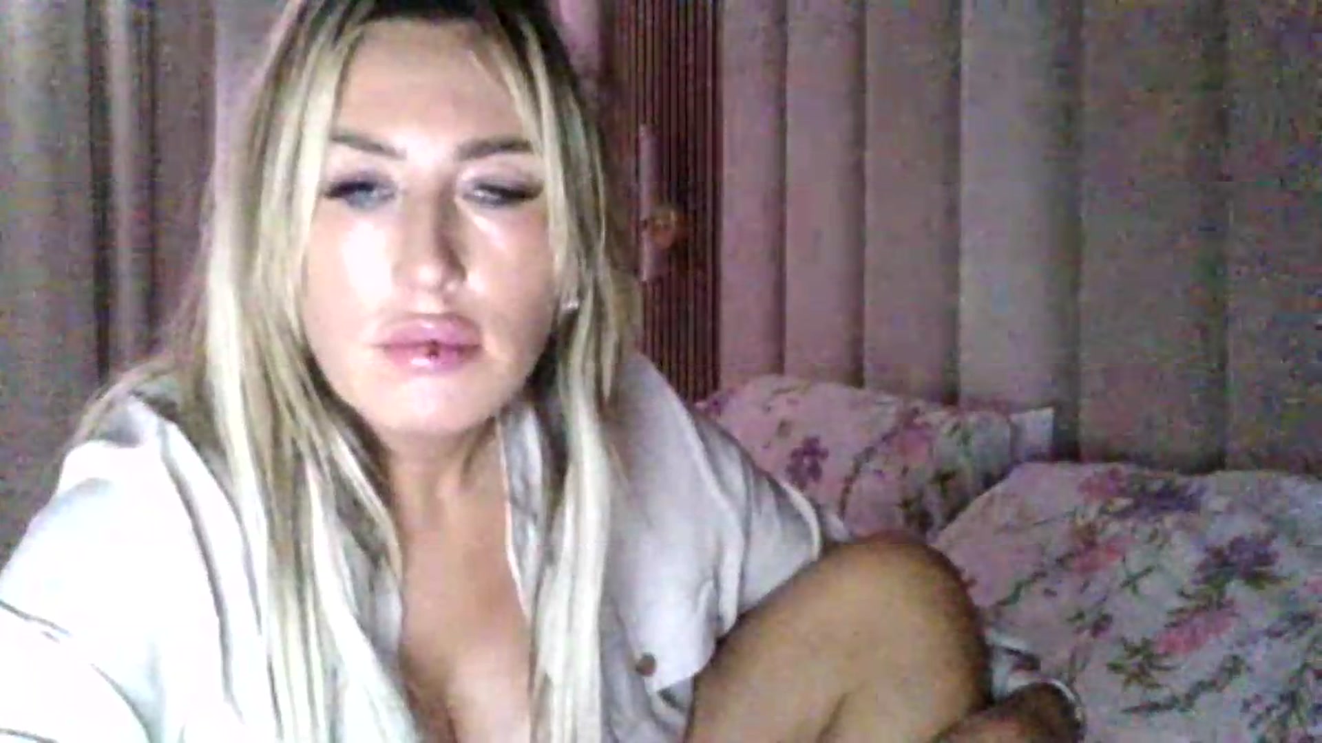 Gallery image thumbnail from milf43lisa's myfreecams stream on, 08/16/2026, 09:24 image 15 of 20