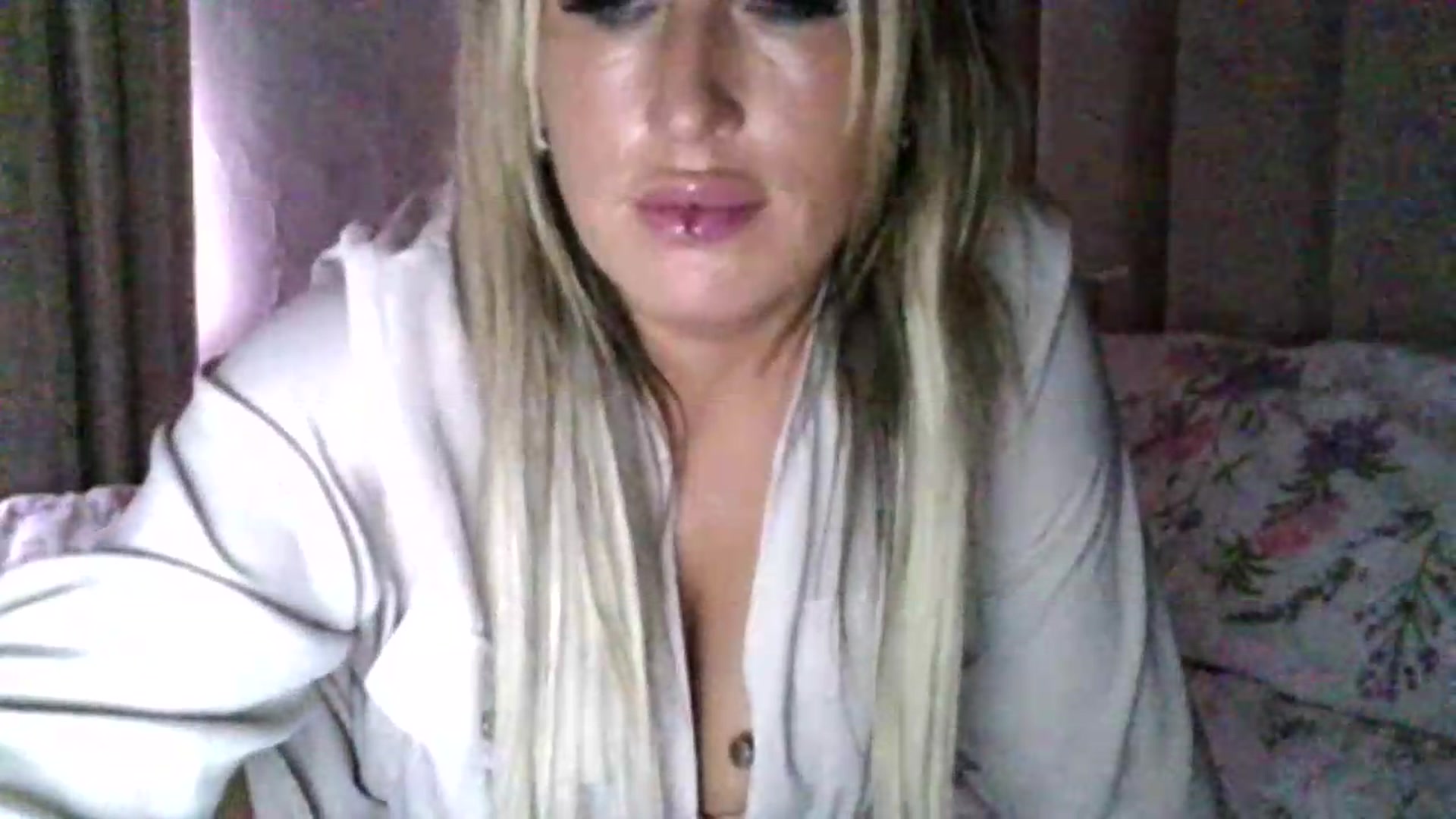 Gallery image thumbnail from milf43lisa's myfreecams stream on, 08/16/2026, 10:23 image 11 of 20