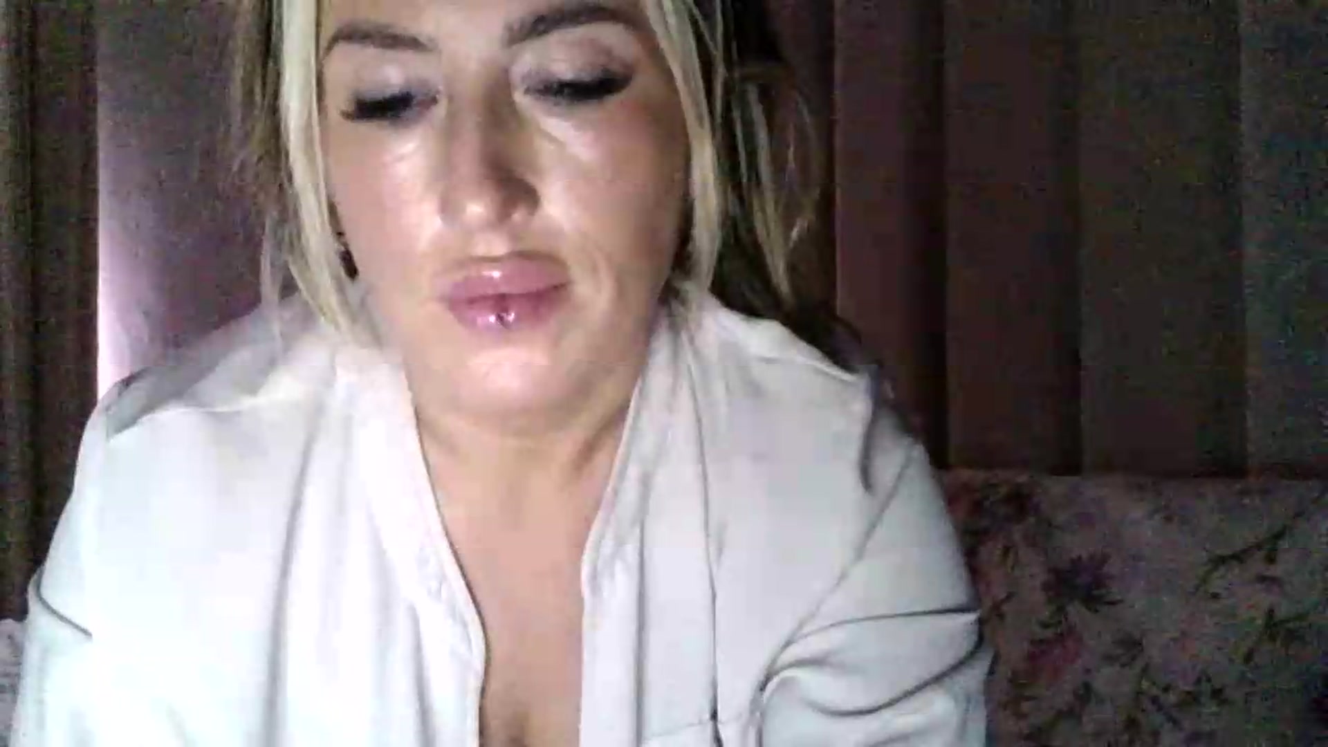 Gallery image thumbnail from milf43lisa's myfreecams stream on, 08/16/2026, 10:50 image 4 of 20