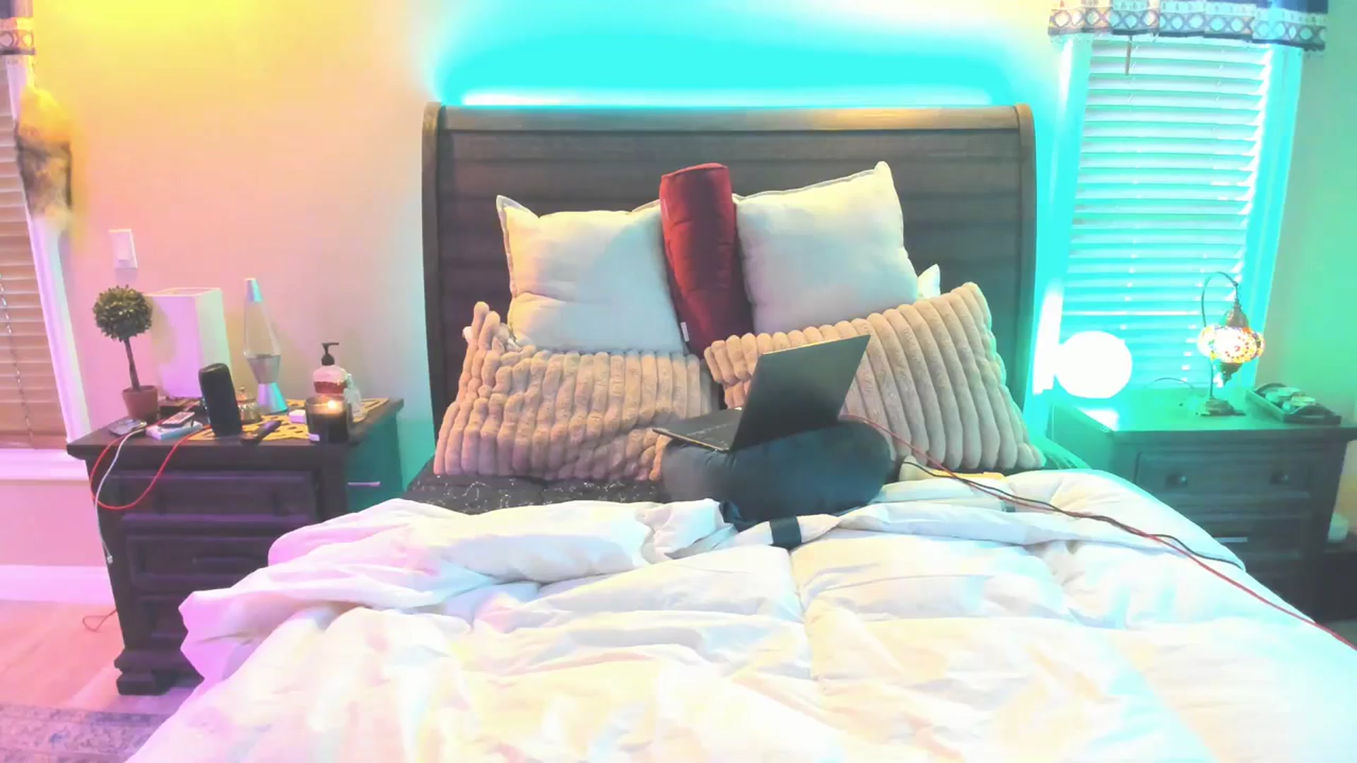 Gallery image thumbnail from milfalicious's myfreecams stream on, 01/20/2024, 15:16 image 13 of 20