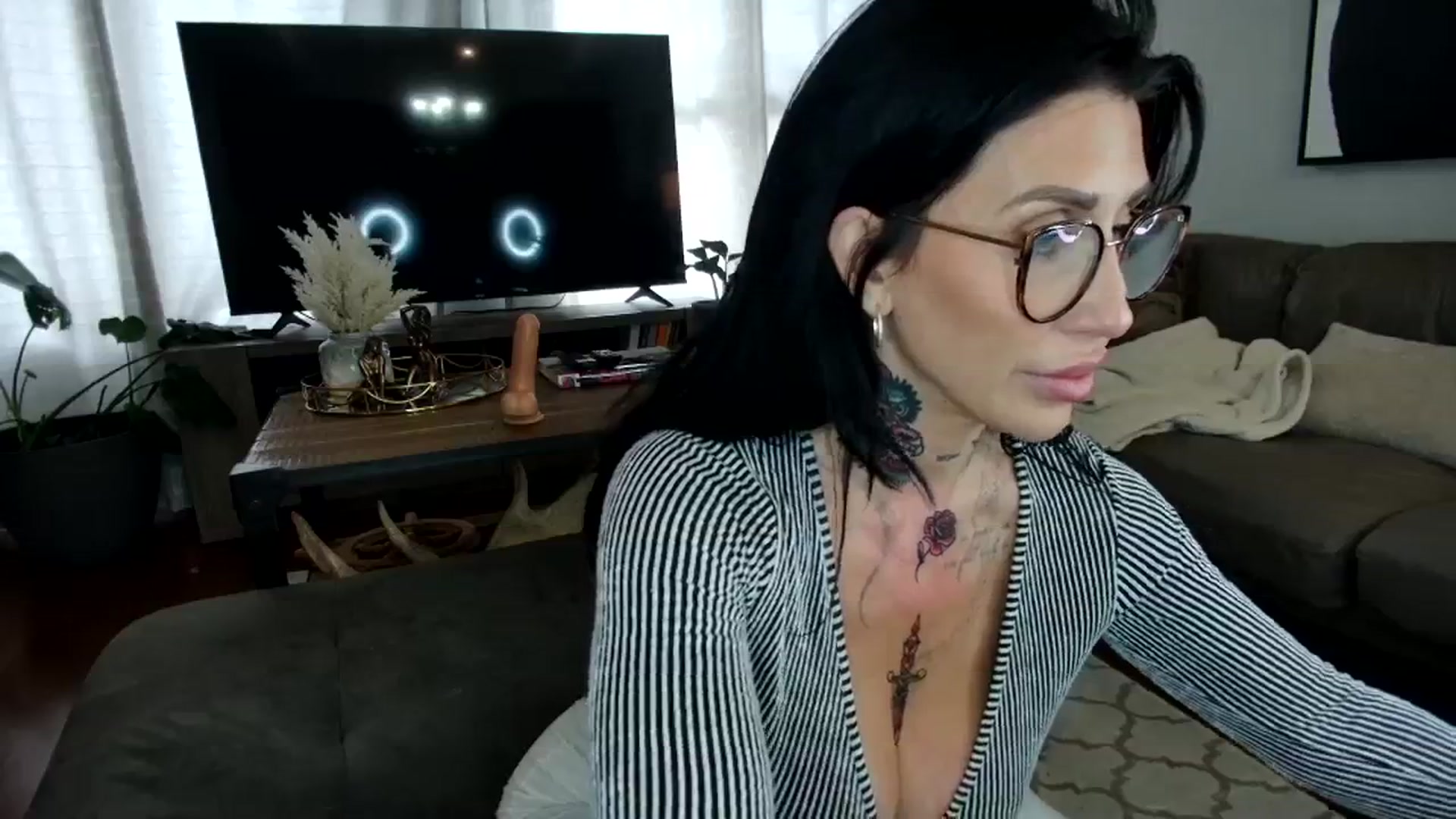 Gallery image thumbnail from milfybaby's myfreecams stream on, 08/22/2023, 14:03 image 16 of 20