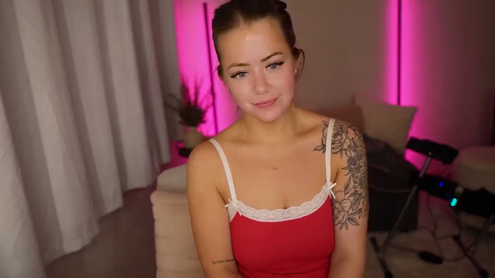 Gallery image thumbnail from milkymamaxo's myfreecams stream on, 03/12/2026, 03:31 image 18 of 20