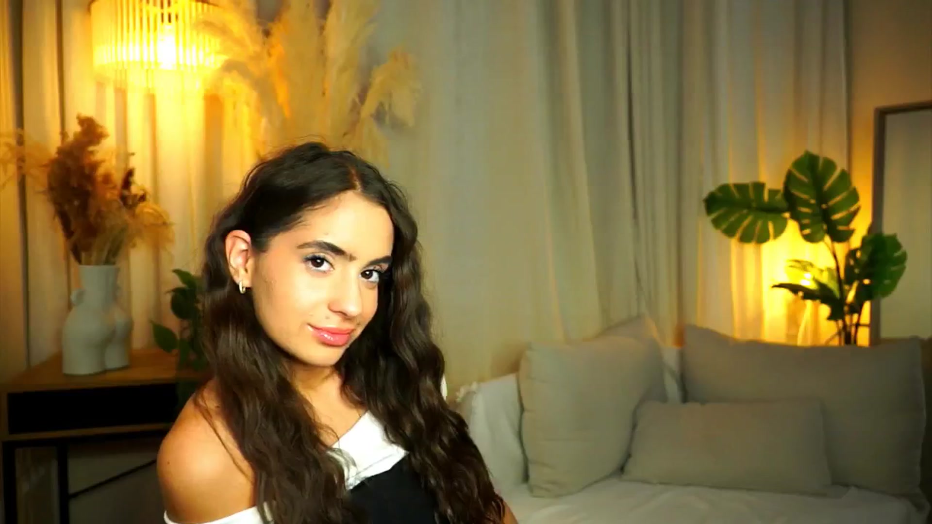 Gallery image thumbnail from milkyway_'s myfreecams stream on, 08/04/2025, 18:11 image 13 of 20