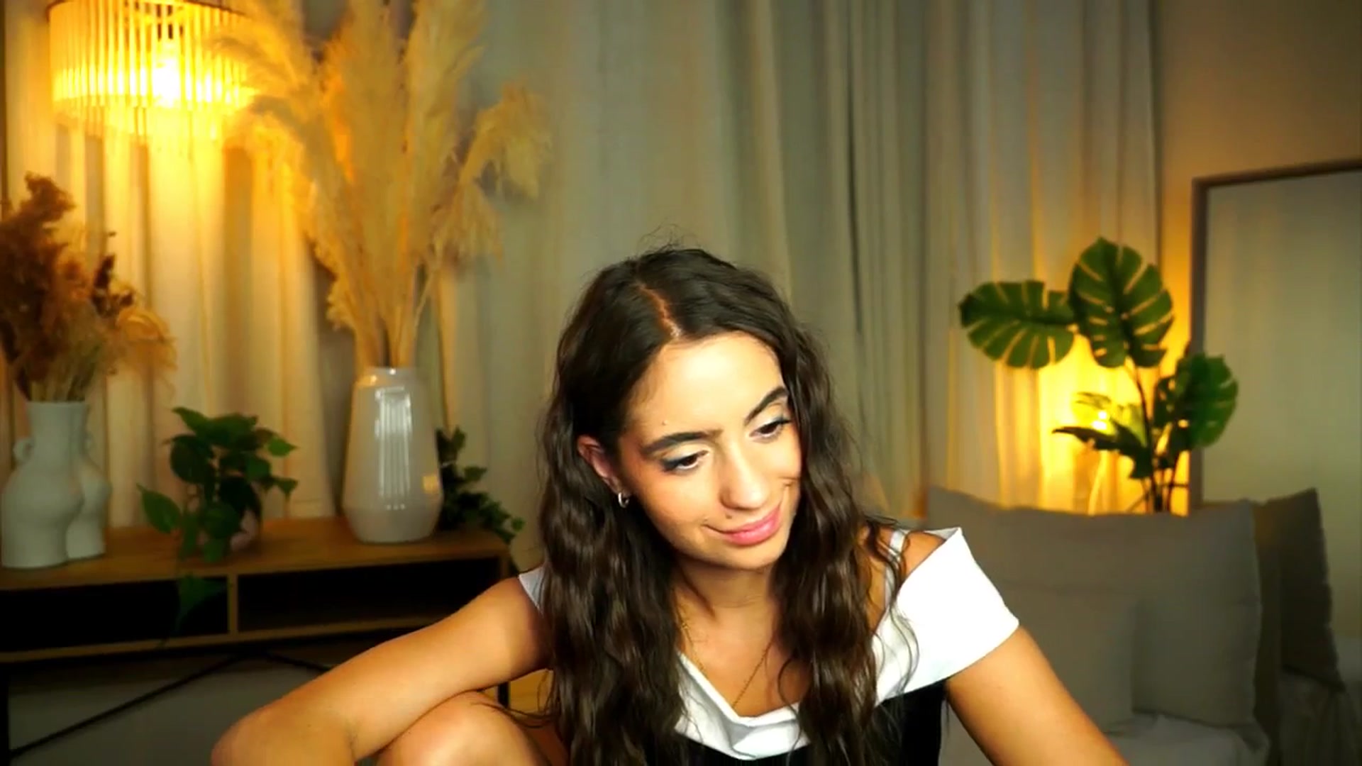 Gallery image thumbnail from milkyway_'s myfreecams stream on, 08/04/2025, 19:39 image 9 of 20